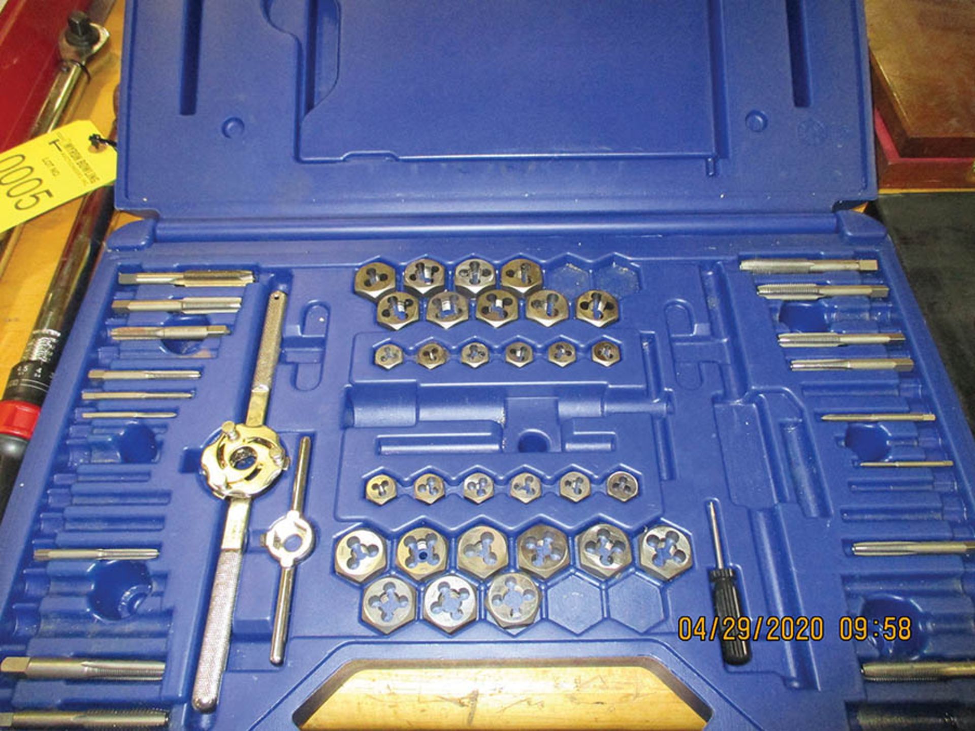 IRWIN TAP & DIE SET 3-12MM