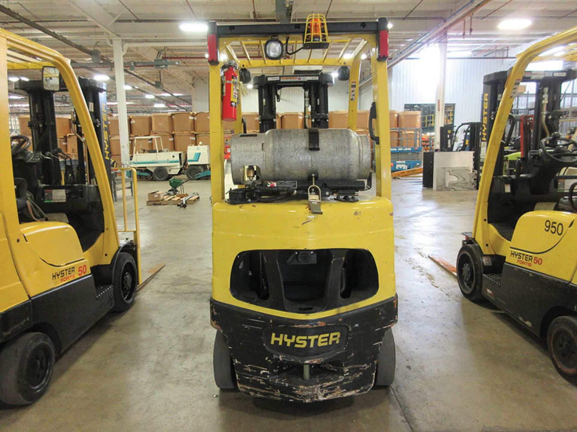 2012 HYSTER 5,000-LB. CAP. FORKLIFT, LPG, MODEL S50FT, 3-STAGE MAST, 189'' MAX. LOAD HEIGHT, SIDE - Image 4 of 5