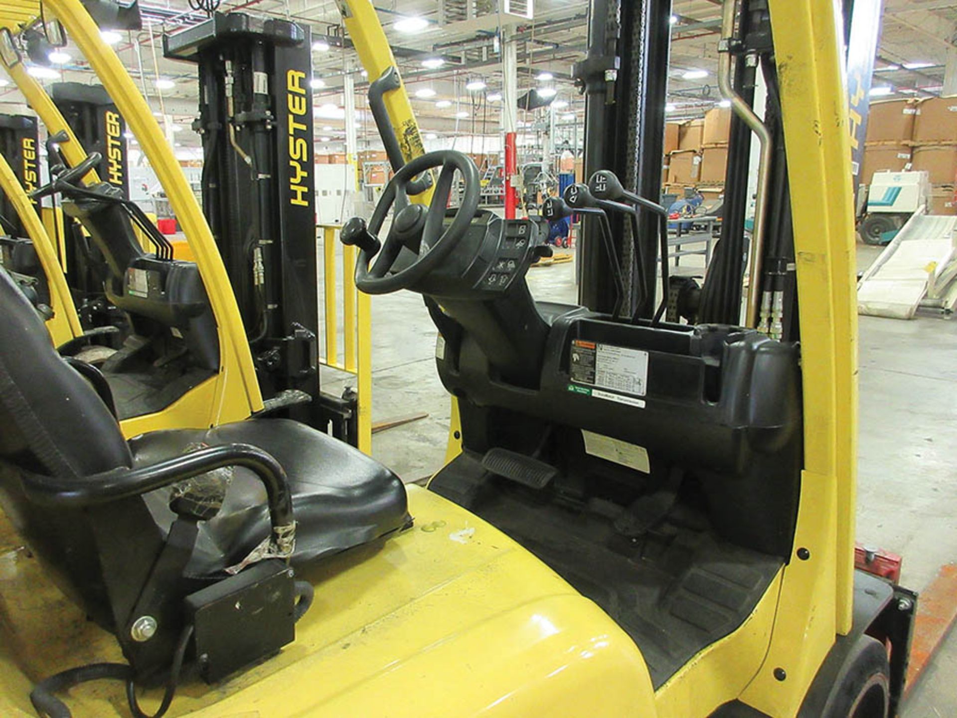 2012 HYSTER 5,000-LB. CAP. FORKLIFT, LPG, MODEL S50FT, 3-STAGE MAST, 189'' MAX. LOAD HEIGHT, SIDE - Image 5 of 5