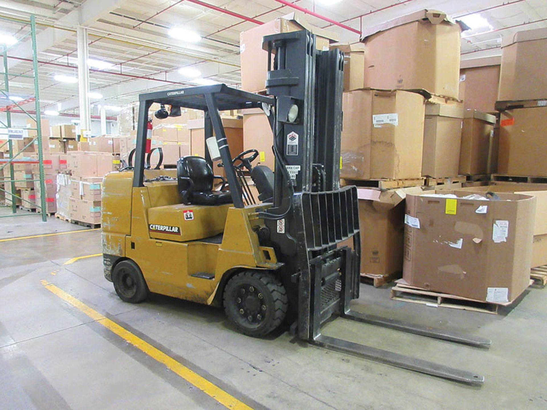 CATERPILLAR 10,000-LB. CAP. LPG FORKLIFT, 3-STAGE MAST, SIDE SHIFT, 209'' MAX LOAD HEIGHT, LEVER