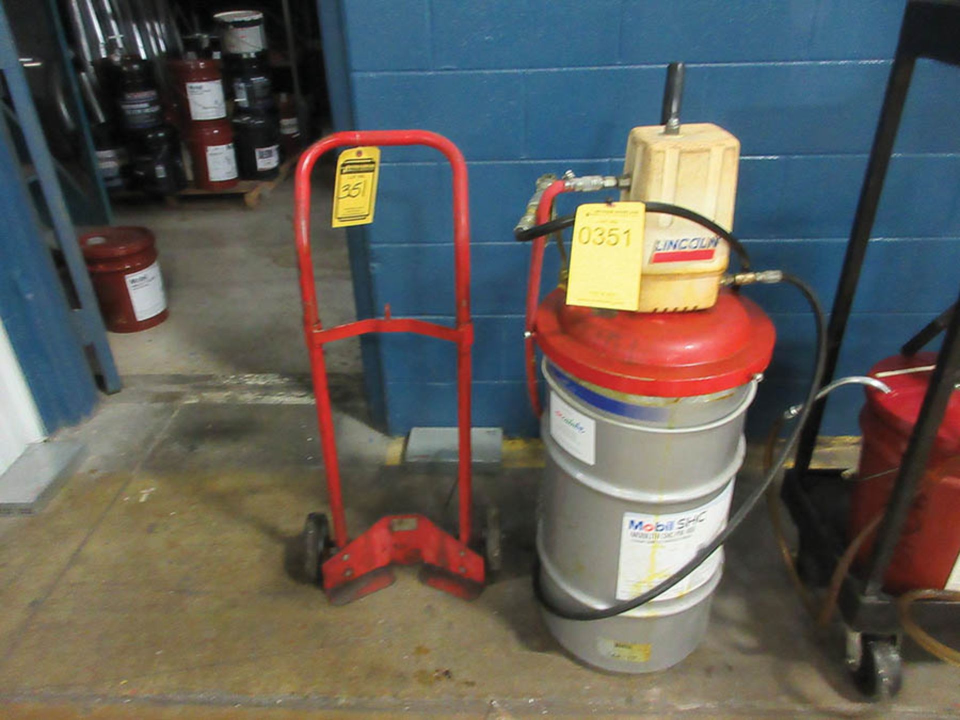 (2) LUBE CARTS, (1) W/ LINCOLN PUMP