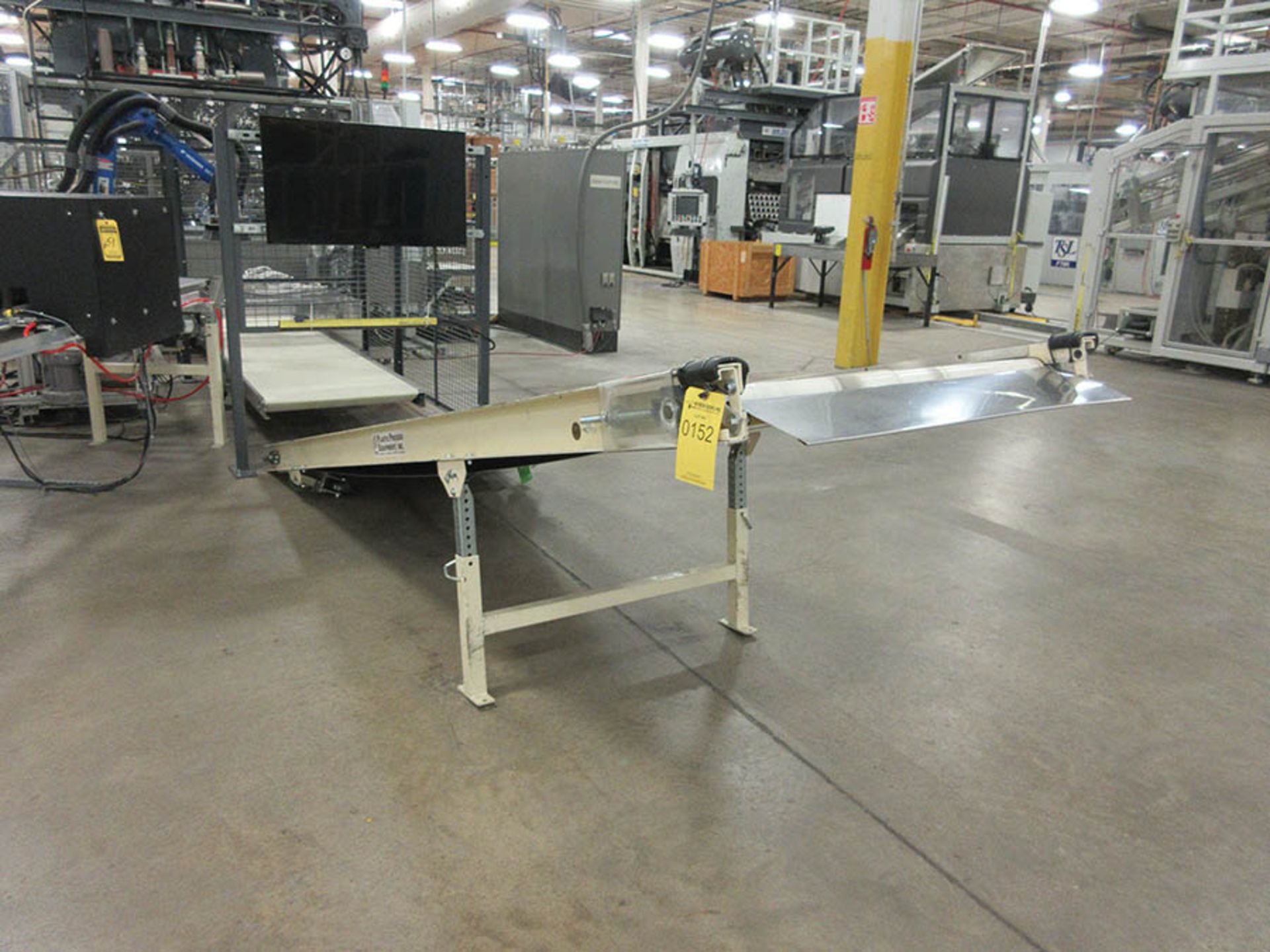 PLASTIC PROCESS EQUIPMENT POWERED CONVEYOR, 3' X 12' W/ MINARIK V/S DRIVE, OVERHEAD ROLLER