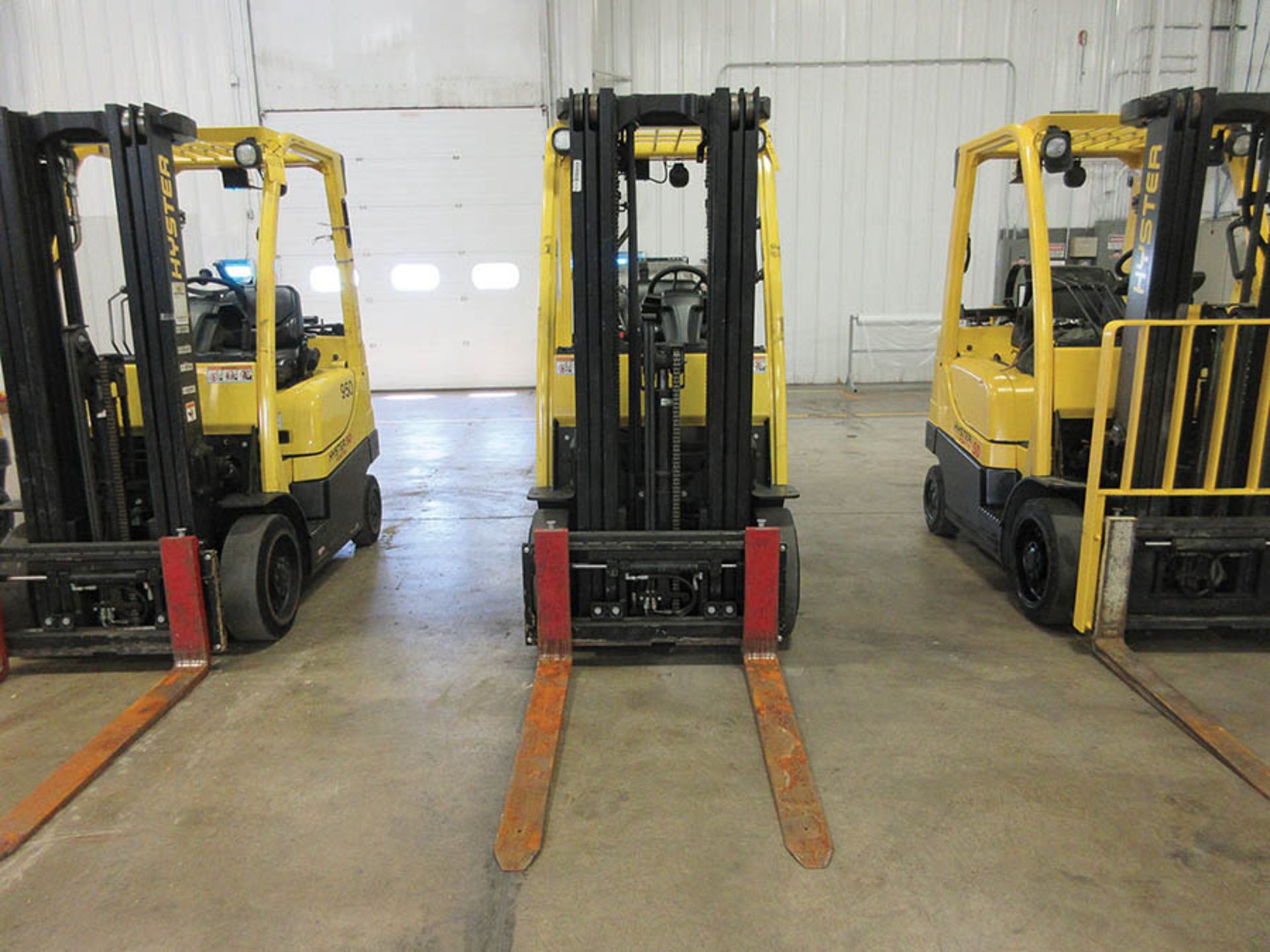 2012 HYSTER 5,000-LB. CAP. FORKLIFT, LPG, MODEL S50FT, 3-STAGE MAST, 189'' MAX. LOAD HEIGHT, SIDE - Image 3 of 5