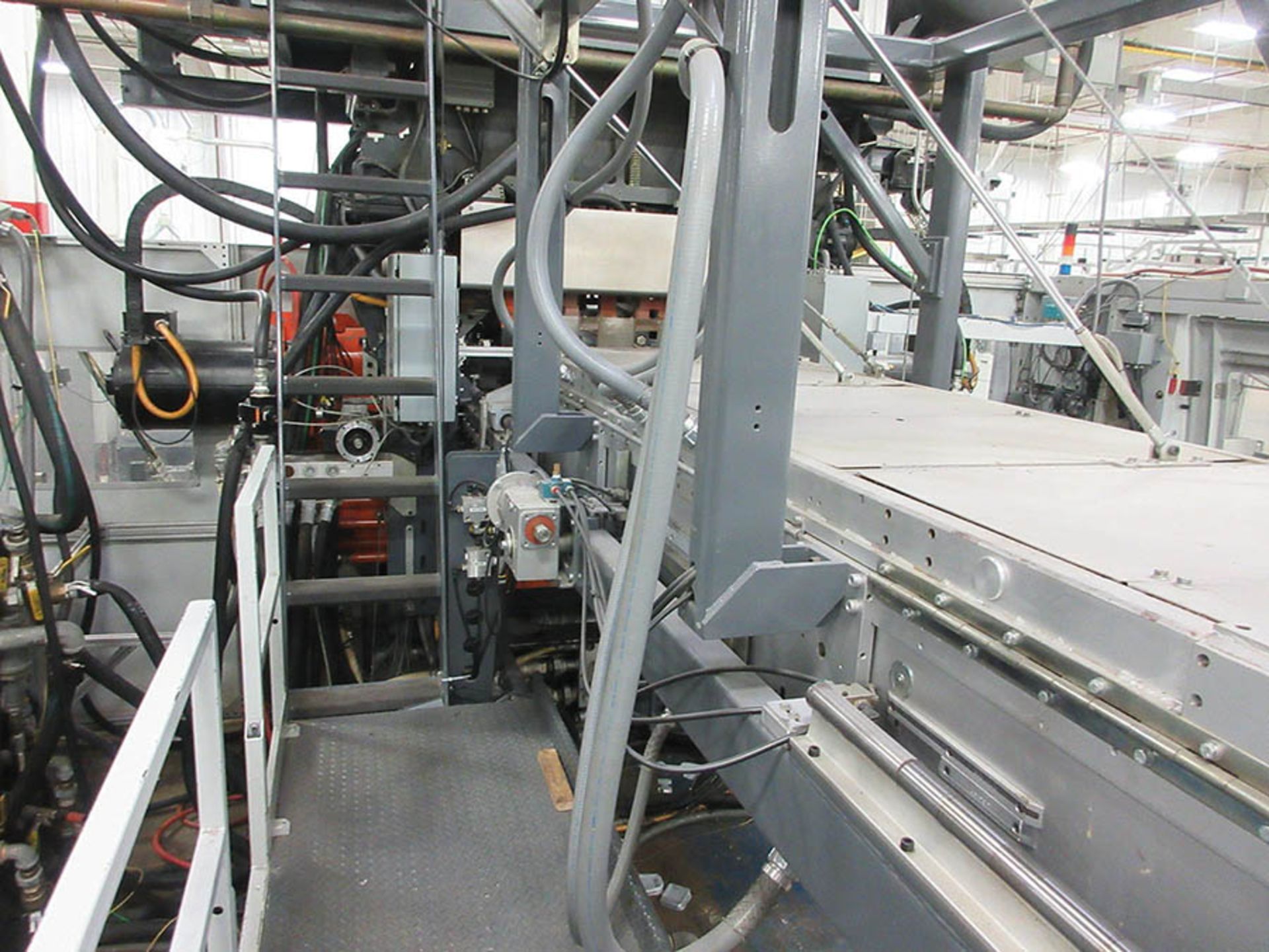 2013 THERMOFORMING SYSTEMS FT4000 THERMOFORMER, S/N 1196, SHEET - .180'' THICKNESS, FORMING - 30. - Image 5 of 7