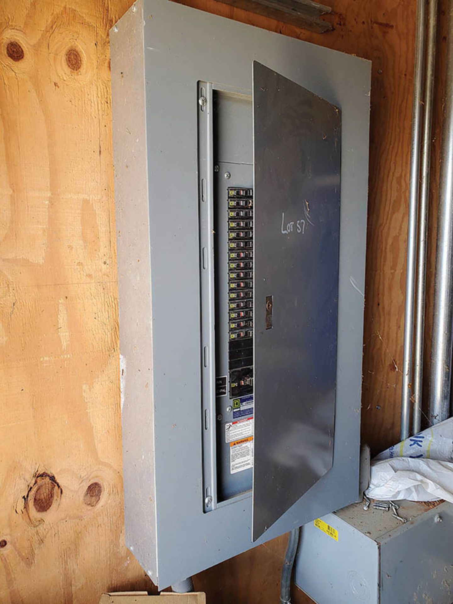 SQUARE D BREAKER PANEL BOARD, 100 AMP, 208Y/120 VAC, 4 WIRE & SQUARE D 45 KVA TRANSFORMER, SQUARE - Image 2 of 3