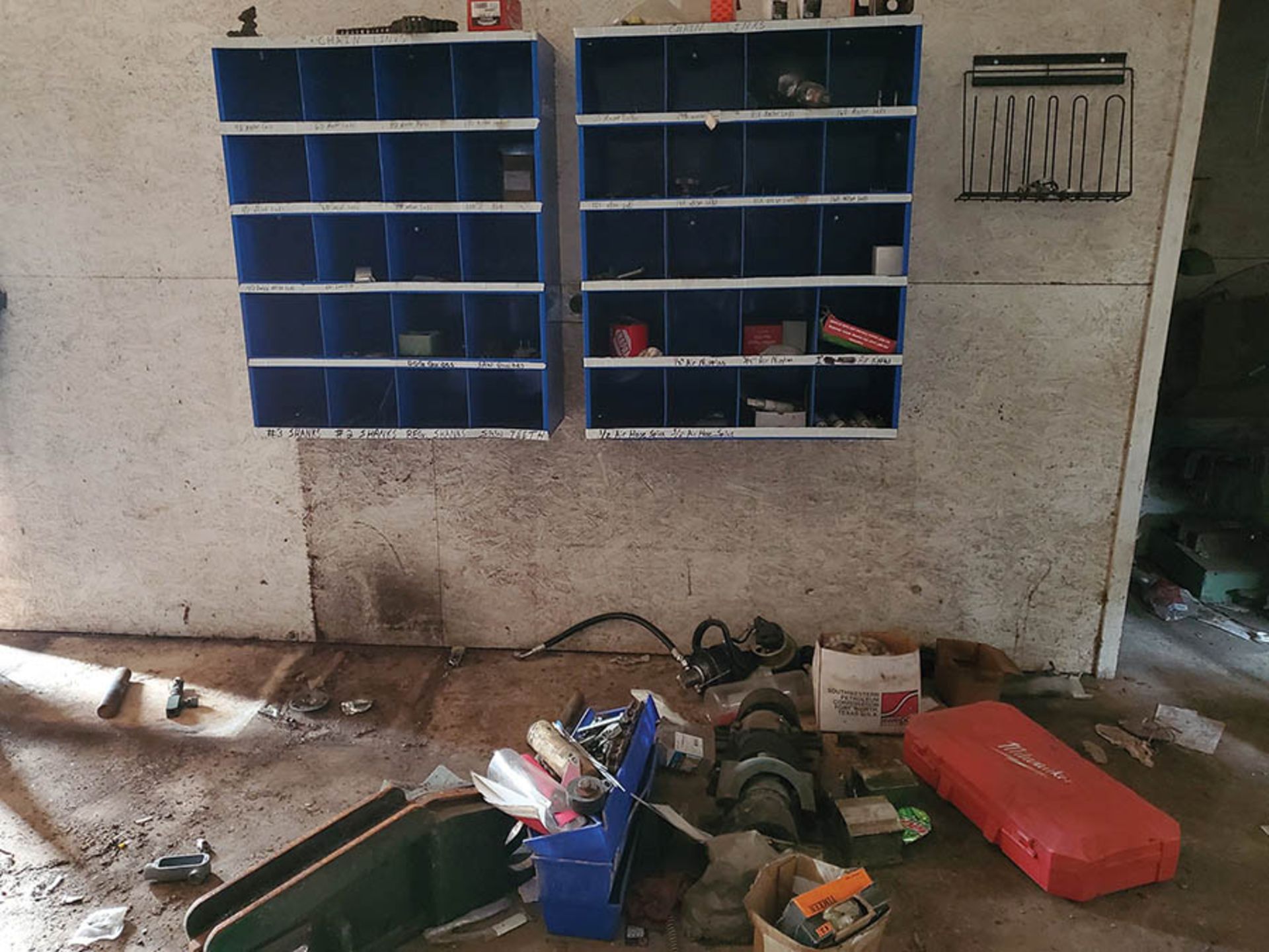 FASTENAL PIGEON HOLE CABINETS WITH NUTS/BOLTS HARDWARE & CONTENTS OF ROOM AND RACKING- CYLINDERS, - Image 3 of 10