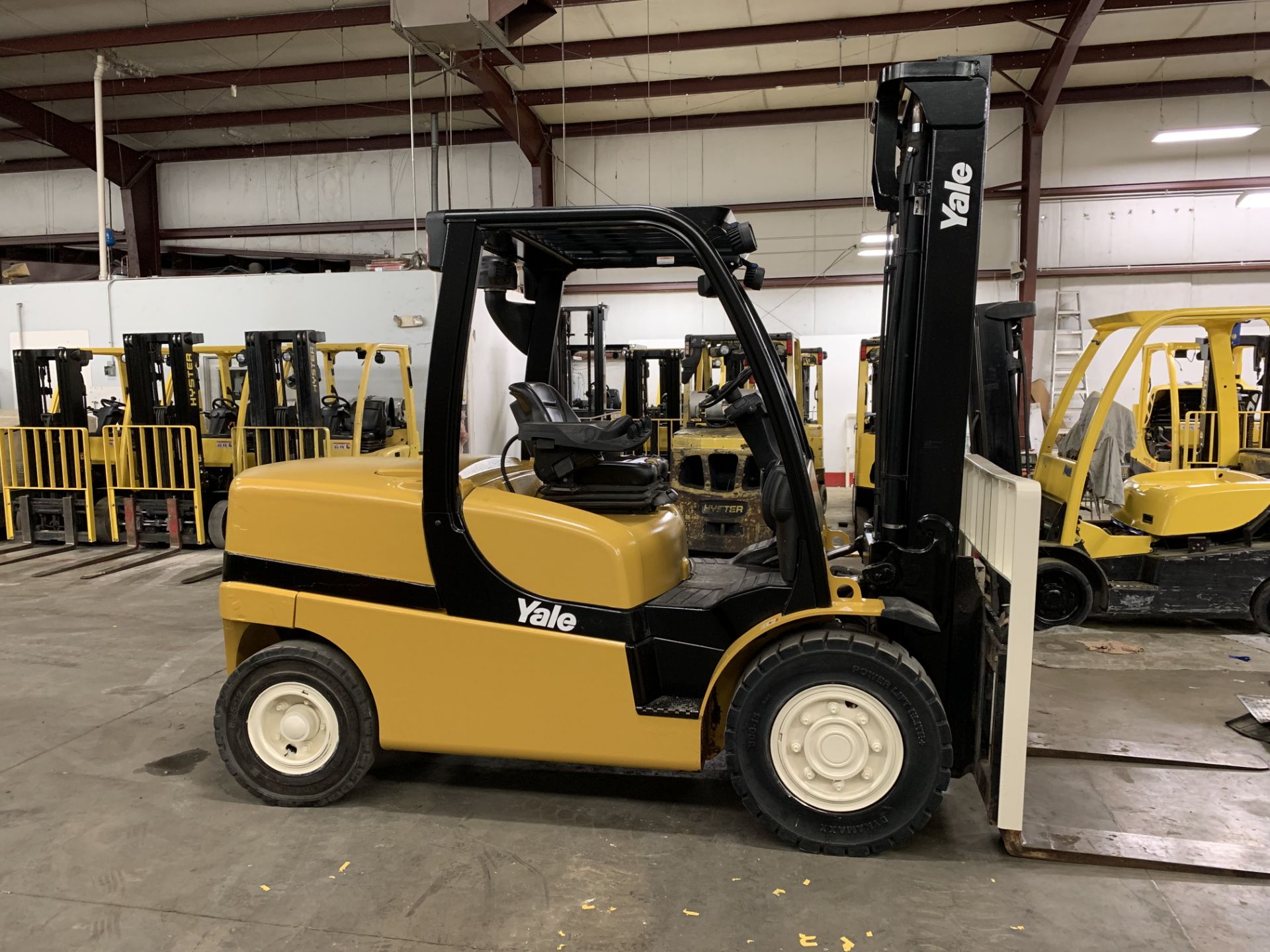 ***ITEM LOCATED IN HAMILTON, OHIO*** 2014 YALE 10,000-LB. CAP. FORKLIFT, MODEL GDP100VX, DIESEL, - Image 3 of 8