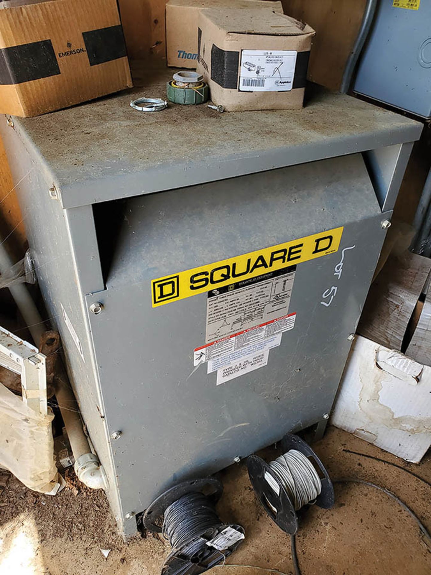 SQUARE D BREAKER PANEL BOARD, 100 AMP, 208Y/120 VAC, 4 WIRE & SQUARE D 45 KVA TRANSFORMER, SQUARE