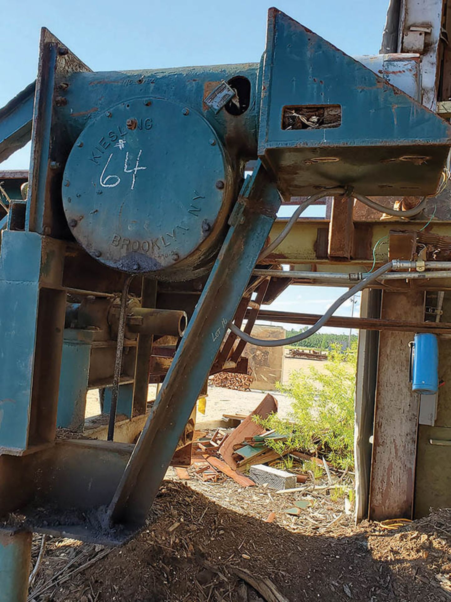 INFEED LOG TROUGH CONVEYOR INTO MILL STRAND SINGLE OF H-82 CHAIN, 4 TONG LOG PICKER ONTO 3 STRAND - Image 13 of 19