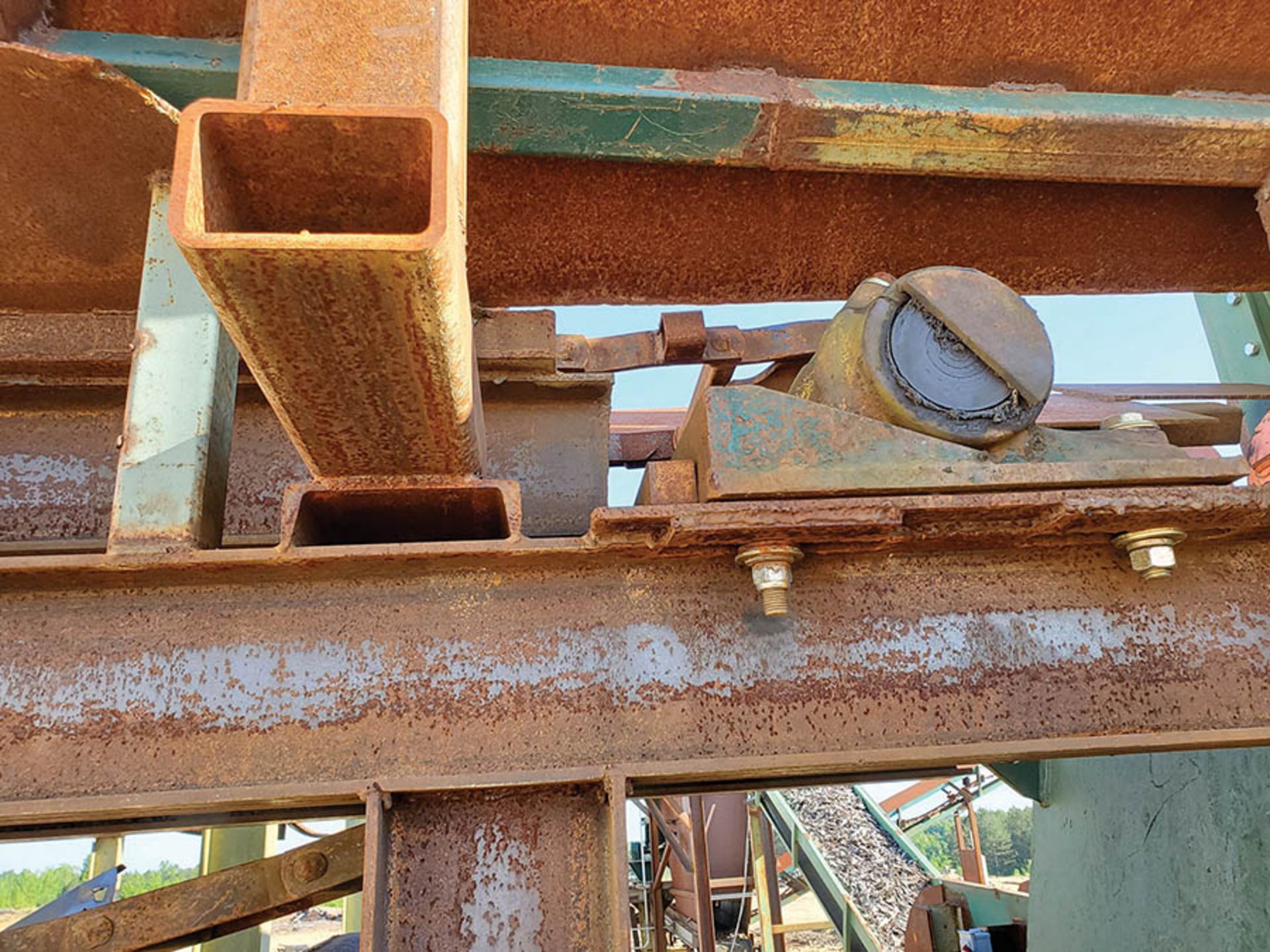 INFEED LOG TROUGH CONVEYOR INTO MILL STRAND SINGLE OF H-82 CHAIN, 4 TONG LOG PICKER ONTO 3 STRAND - Image 7 of 19