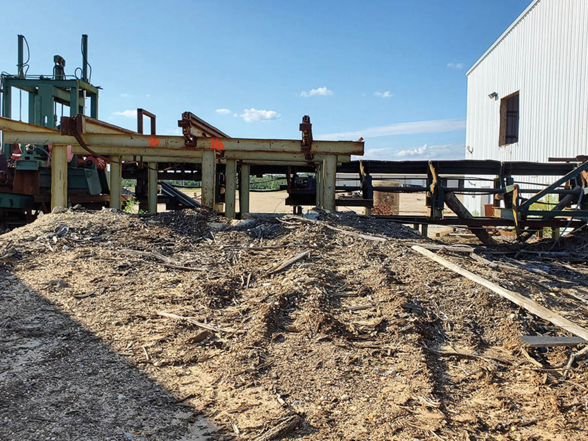 INFEED LOG TROUGH CONVEYOR INTO MILL STRAND SINGLE OF H-82 CHAIN, 4 TONG LOG PICKER ONTO 3 STRAND - Image 17 of 19