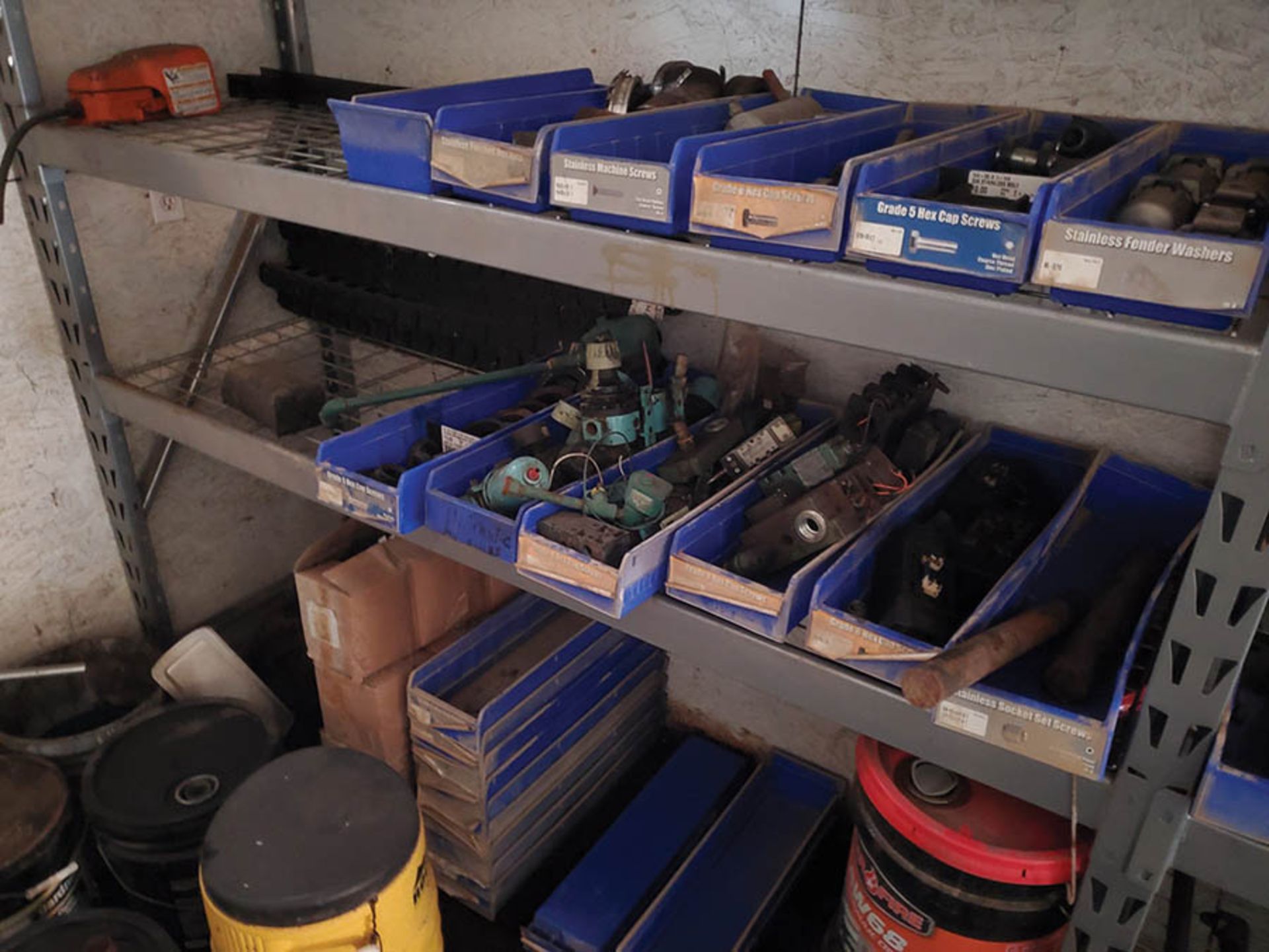 FASTENAL PIGEON HOLE CABINETS WITH NUTS/BOLTS HARDWARE & CONTENTS OF ROOM AND RACKING- CYLINDERS, - Image 9 of 10