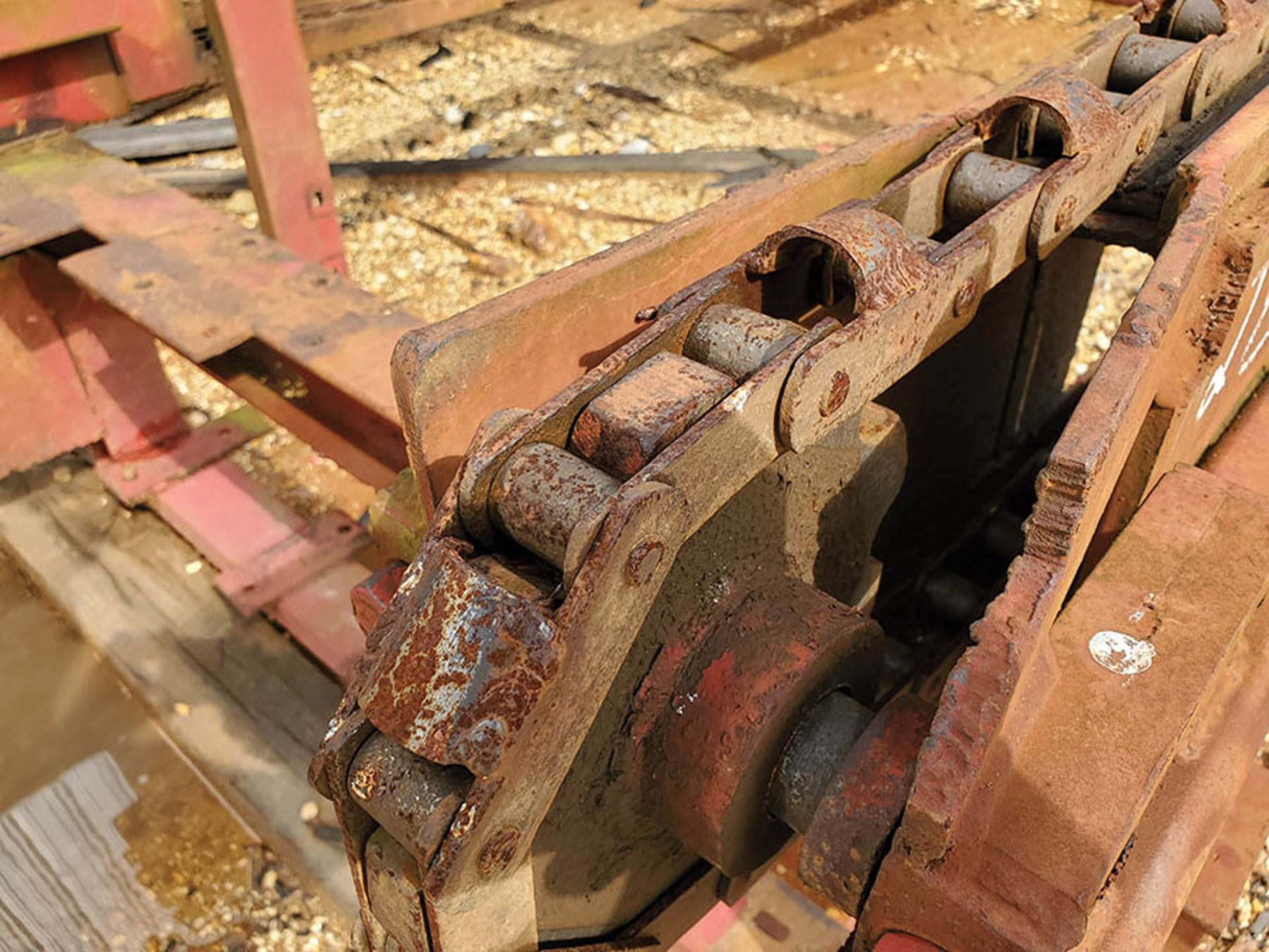 115' 4-STRAND LUMBER SORTING CHAIN W/H-78 CHAIN, MOTOR & DRIVE (HEAVY DUTY) HAS STEEL PLATE - Image 4 of 37