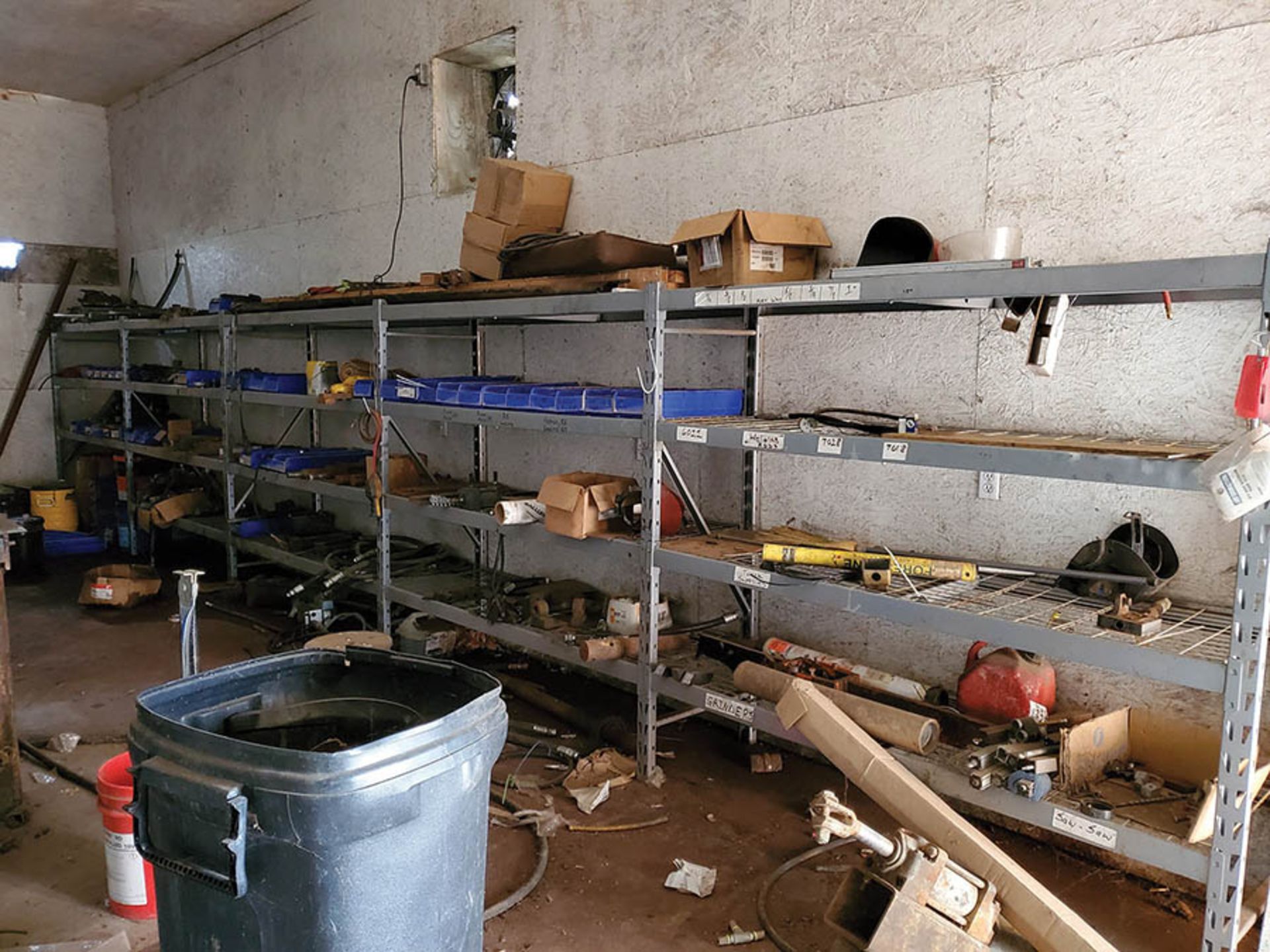 FASTENAL PIGEON HOLE CABINETS WITH NUTS/BOLTS HARDWARE & CONTENTS OF ROOM AND RACKING- CYLINDERS, - Image 4 of 10