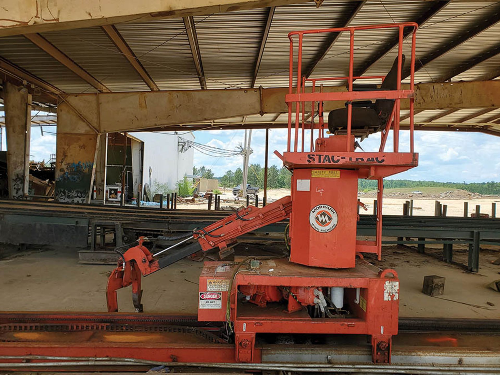 MORBARK STAC-TRAC MODULAR STACKER, W/ 50' OF TRACK - Image 8 of 9