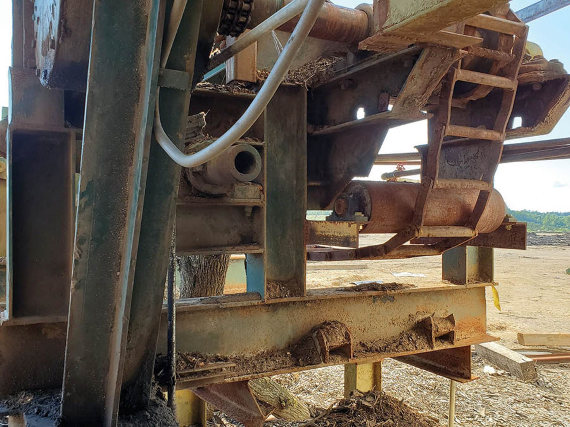 INFEED LOG TROUGH CONVEYOR INTO MILL STRAND SINGLE OF H-82 CHAIN, 4 TONG LOG PICKER ONTO 3 STRAND - Image 15 of 19