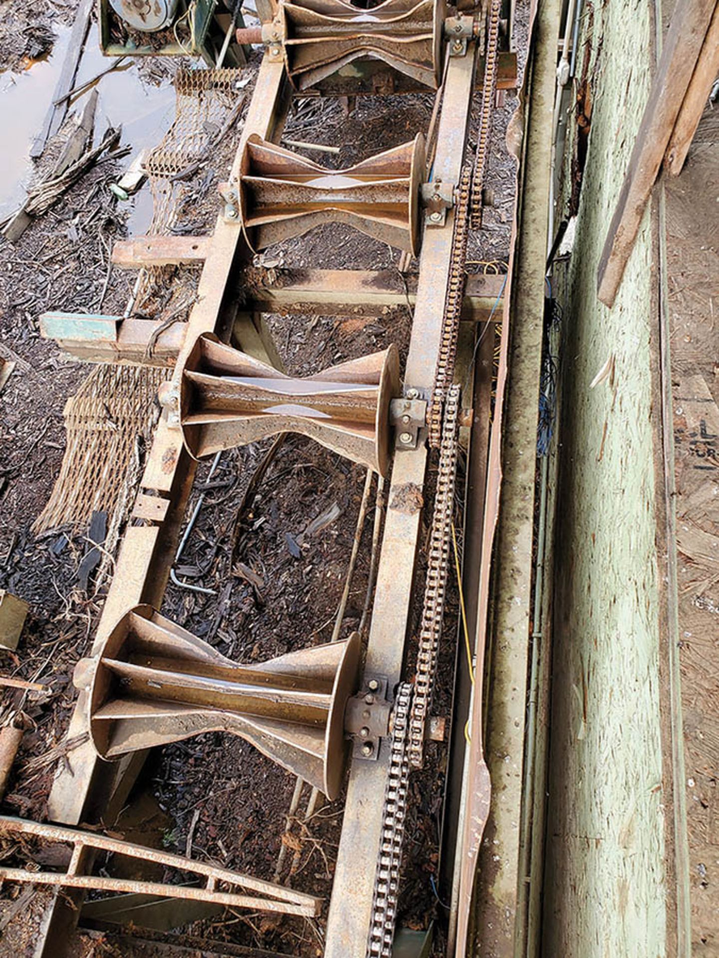 45' HOURGLASS POWER ROLLER SECTION, CHAIN DRIVEN - (1) SECTION W/LOG KICKER TO SAWMILL, (1) - Image 48 of 49