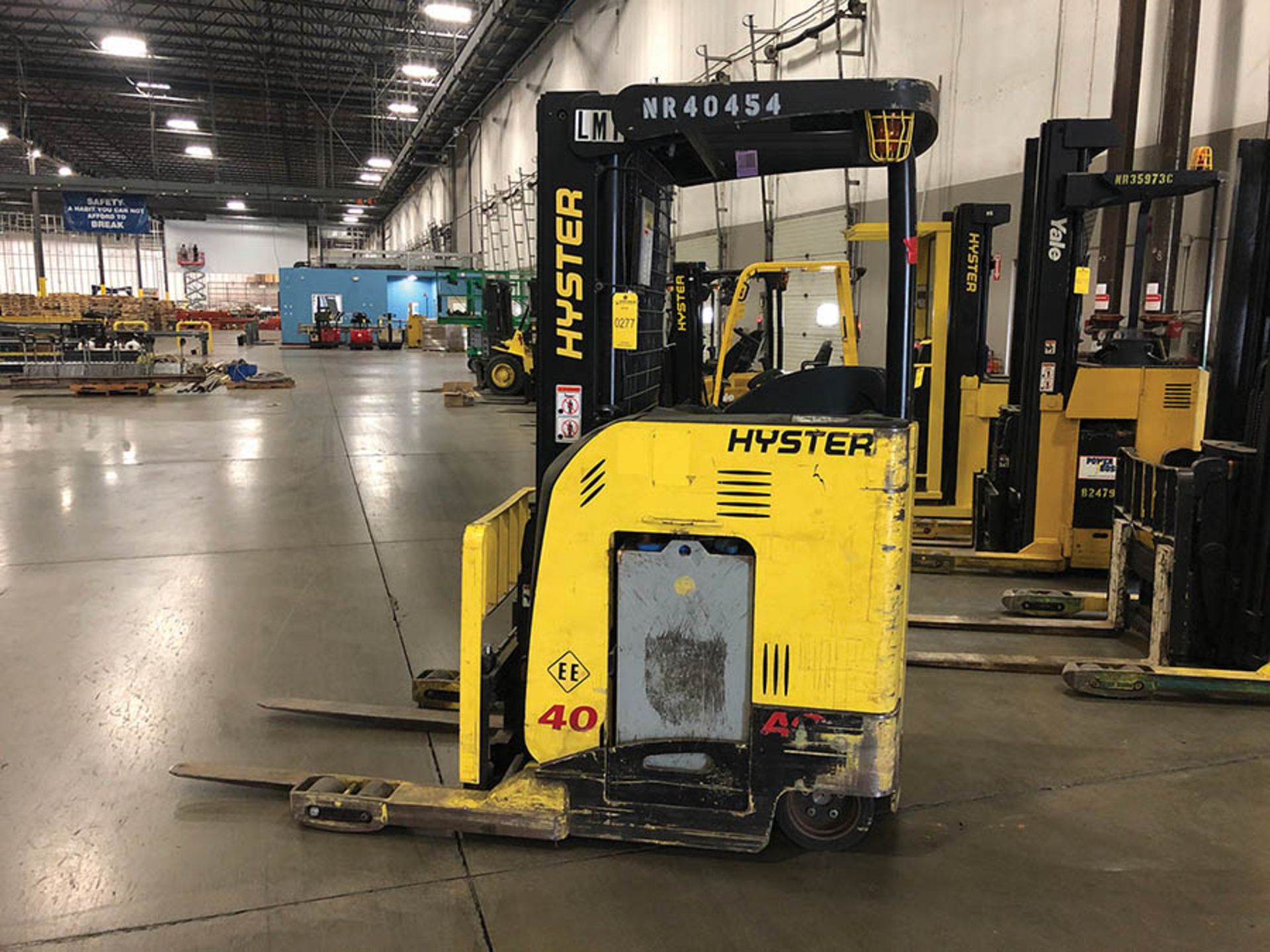 2010 HYSTER 4000 LB REACH TRUCK MODEL N402R-16.5, S/N D4 70-02454H, THREE STAGE MAST,191'' LIFT HEI