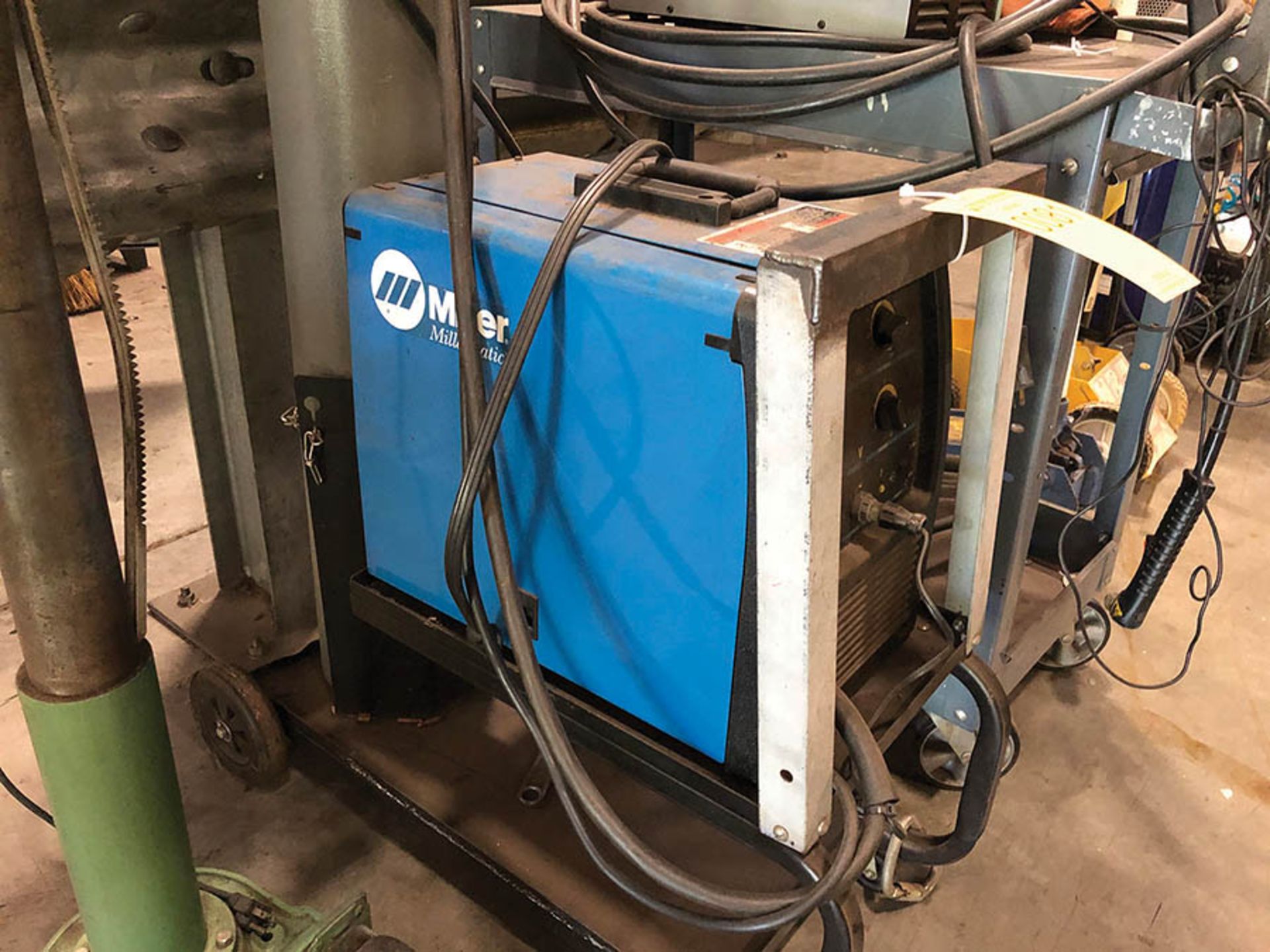 MILLER MILLERMATIC 135 WIRE WELDER S/N LB266043, WITH M-10 GUN