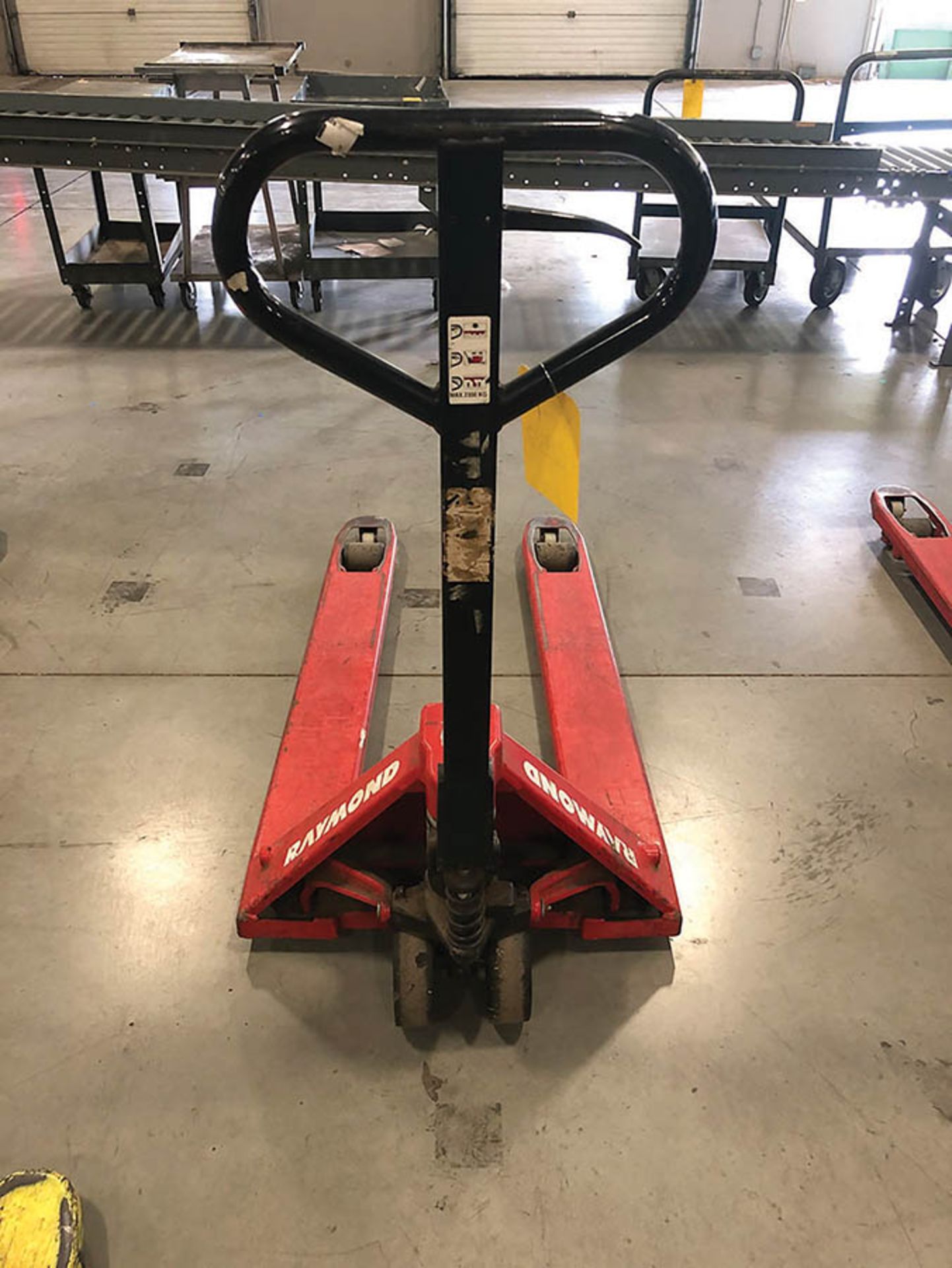 RAYMOND 5050 LB PALLET JACK - Image 2 of 3