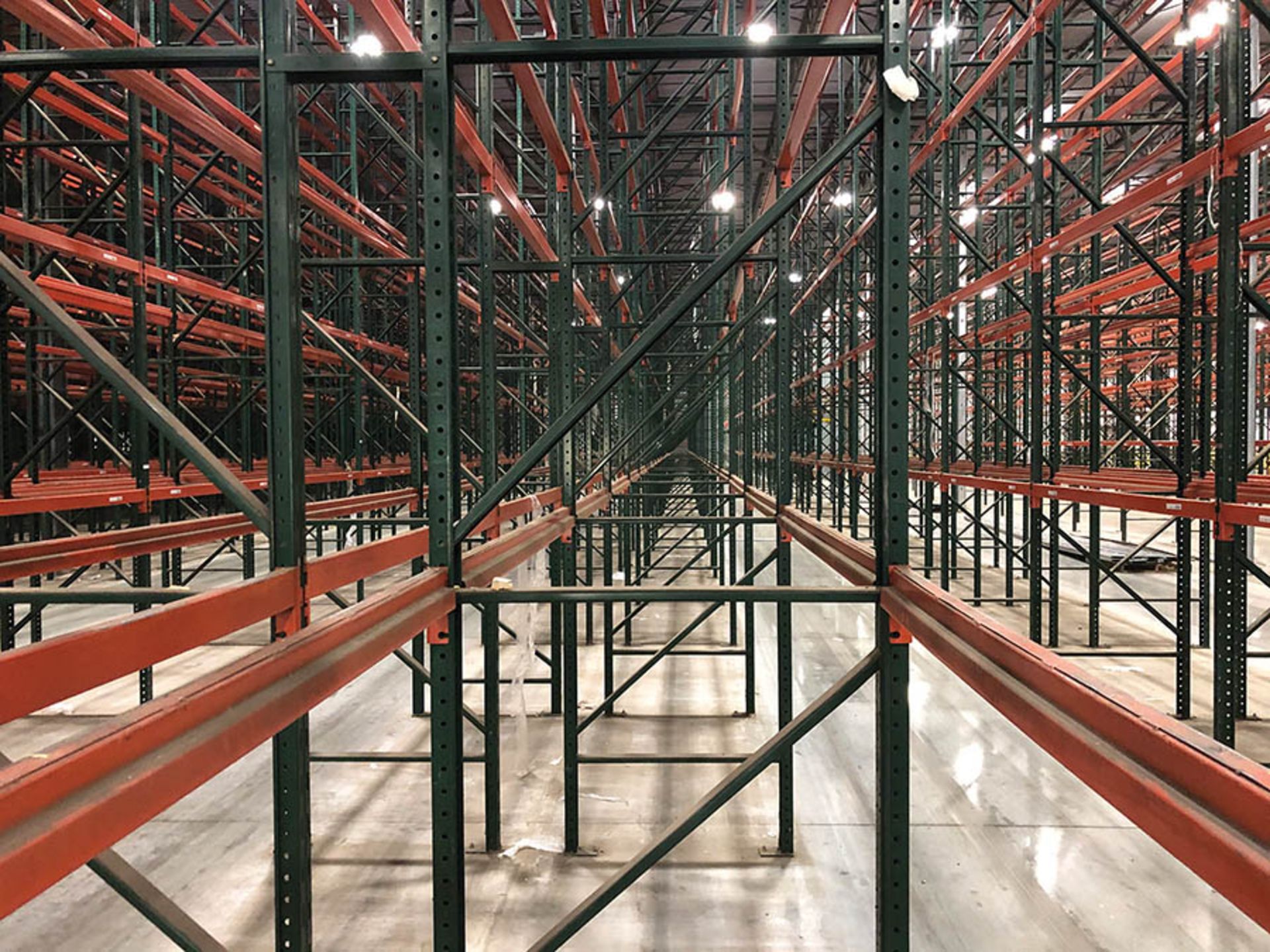 (31) BAYS/SECTIONS OF RIDG-U-RAK PALLET RACKING, CONSISTING OF (32) TOTAL UPRIGHTS- (2) UPRIGHTS ARE - Image 2 of 4