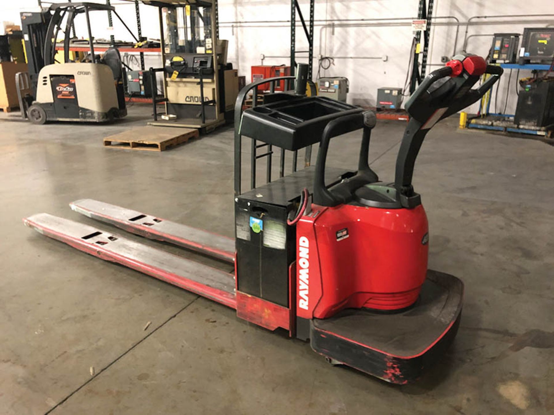 2007 RAYMOND WALKIE/RIDER PALLET TRUCK, 6,000 LB CAP, 24V, MODEL 8400, 6 HOUR RATING, 2733 HOURS - Image 2 of 7