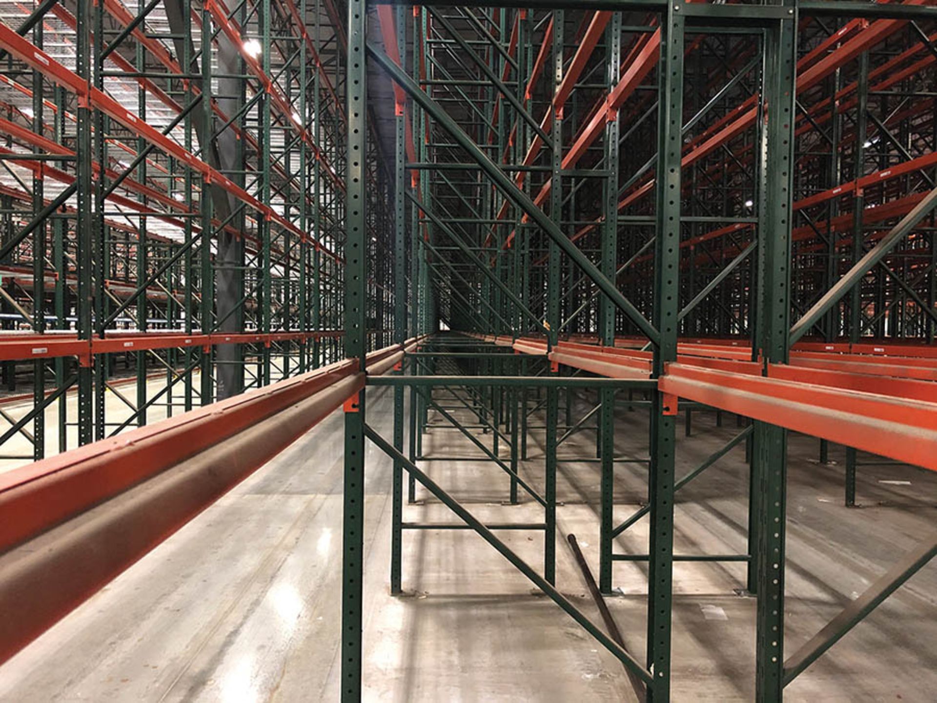 (30) BAYS/SECTIONS OF RIDG-U-RAK PALLET RACKING, CONSISTING OF (31) TOTAL UPRIGHTS- (2) UPRIGHTS ARE - Image 2 of 4