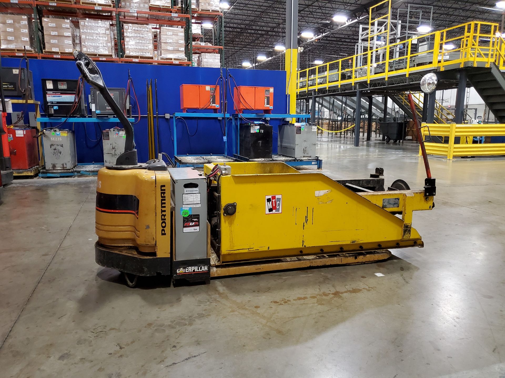 CATERPILLAR ELECTRIC PALLET TRUCK MTC BATTERY POWER TRANSFER SYSTEM, MODEL NPP60, 24V, 6,000 LB CAP. - Image 6 of 7