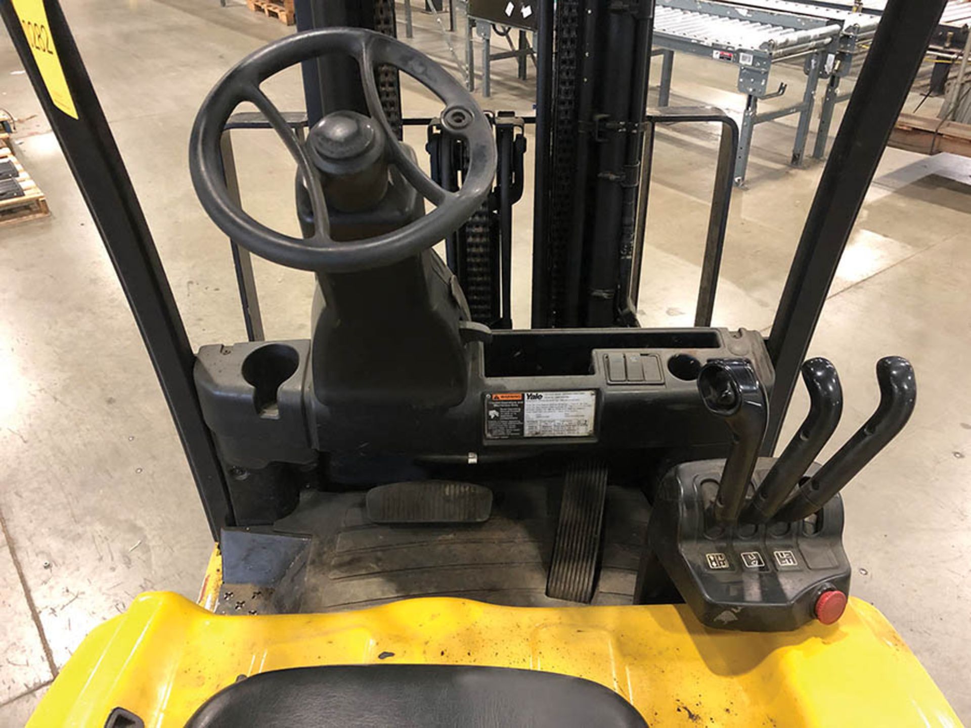 2011 YALE 4000 LB FORKLIFT MODEL- ERPO40VTN36TE084, S/N-G807N03190J, SOLID TIRES, 36 VOLT, 3 STAGE - Image 5 of 5