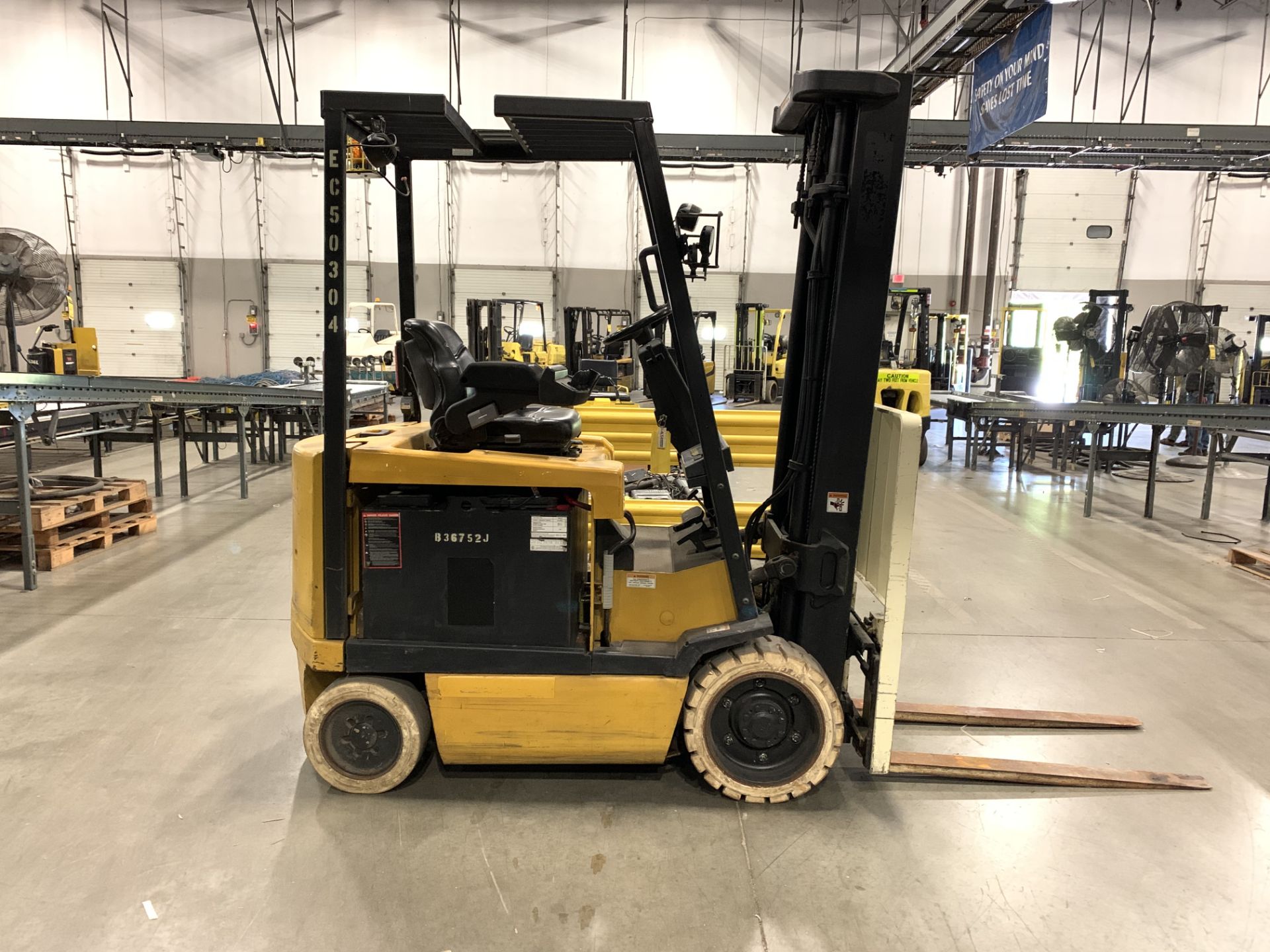 2007 YALE 5,000 LB FORKLIFT MODEL ERC050GHN3STE094, S/N-A908N073004E, TILT SIDE SHIFT, SOLID TIRES,