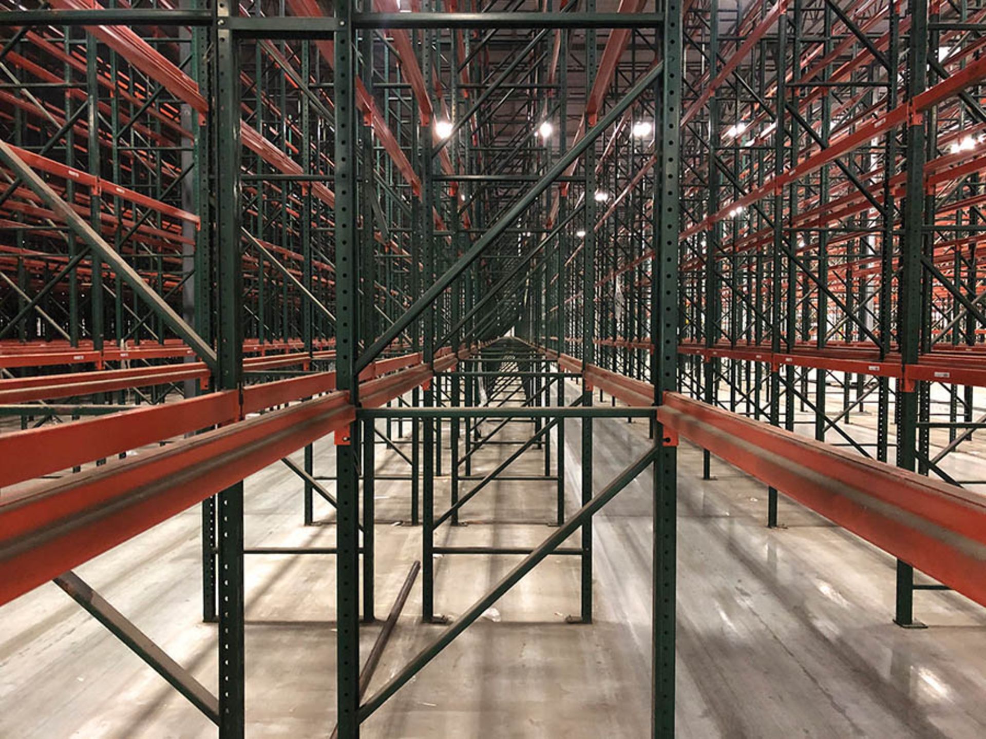 (30) BAYS/SECTIONS OF RIDG-U-RAK PALLET RACKING, CONSISTING OF (31) TOTAL UPRIGHTS- (2) UPRIGHTS ARE - Image 2 of 4