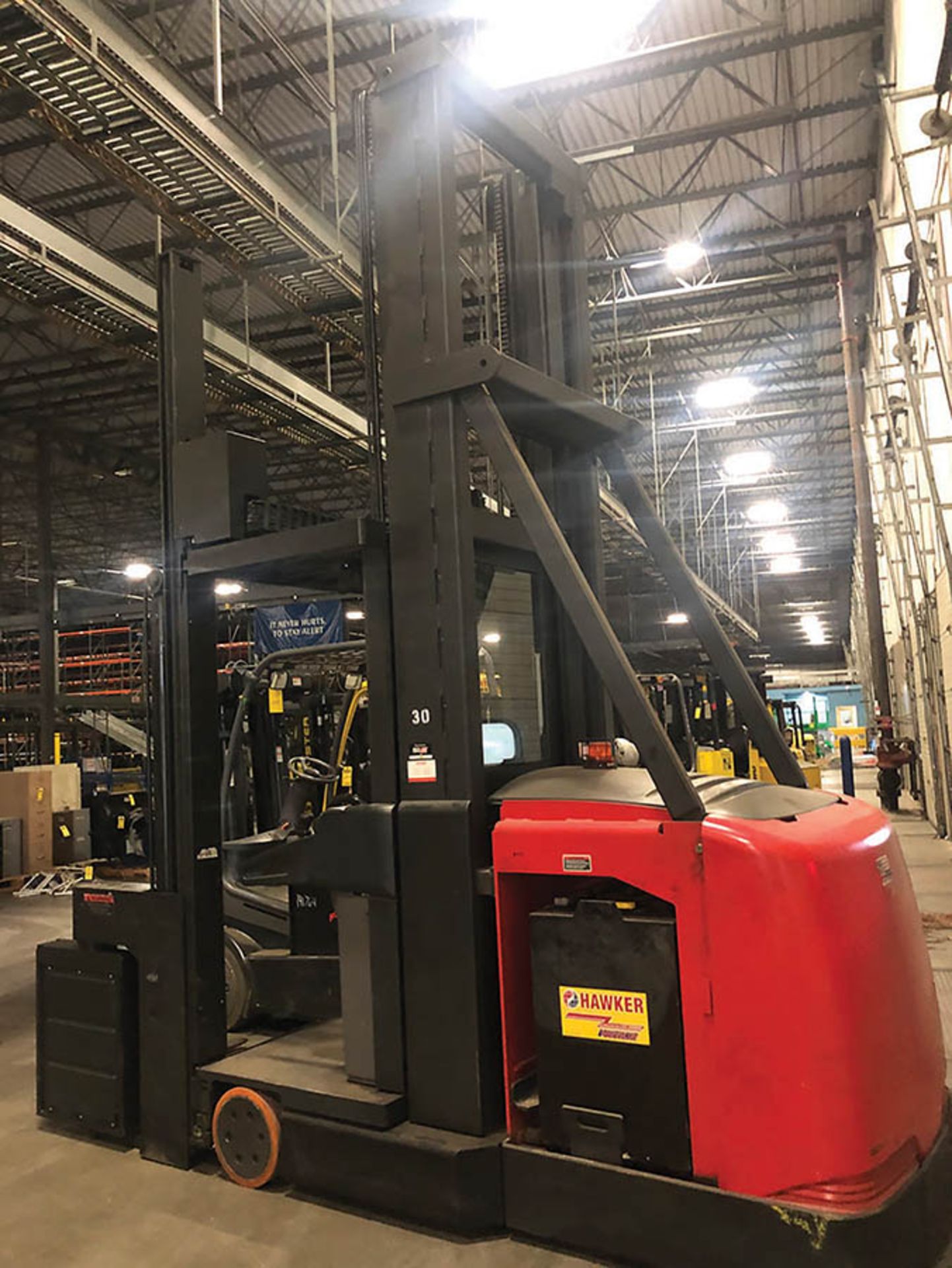 2006 RAYMOND ELECTRIC TURRET LIFT TRUCK, MODELS SA-CSR30T, SN SA-06-05171, 166" MAST, 48V, 3,000 L - Image 6 of 13