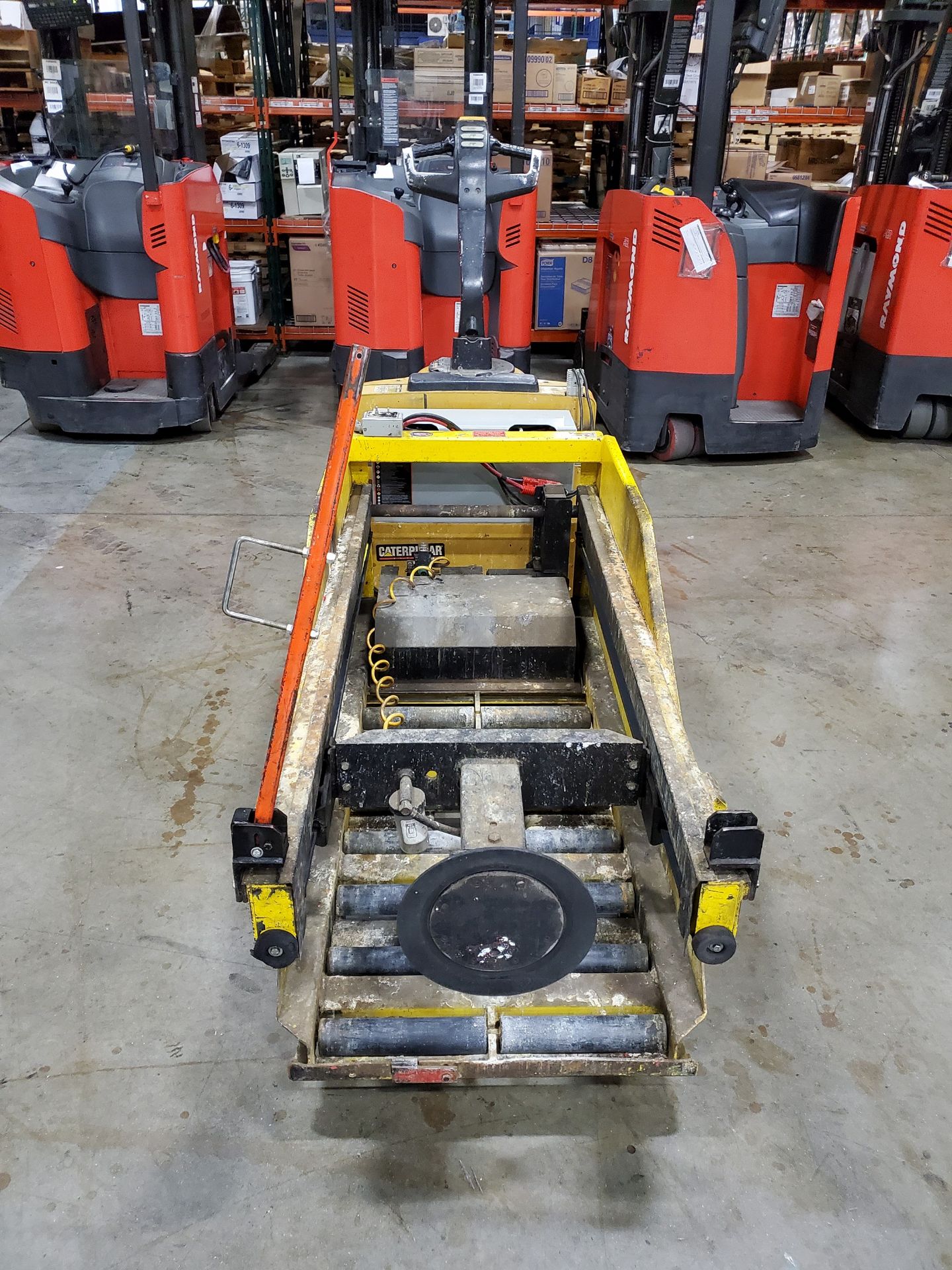 CATERPILLAR ELECTRIC PALLET TRUCK MTC BATTERY POWER TRANSFER SYSTEM, MODEL NPP60, 24V, 6,000 LB CAP. - Image 7 of 7