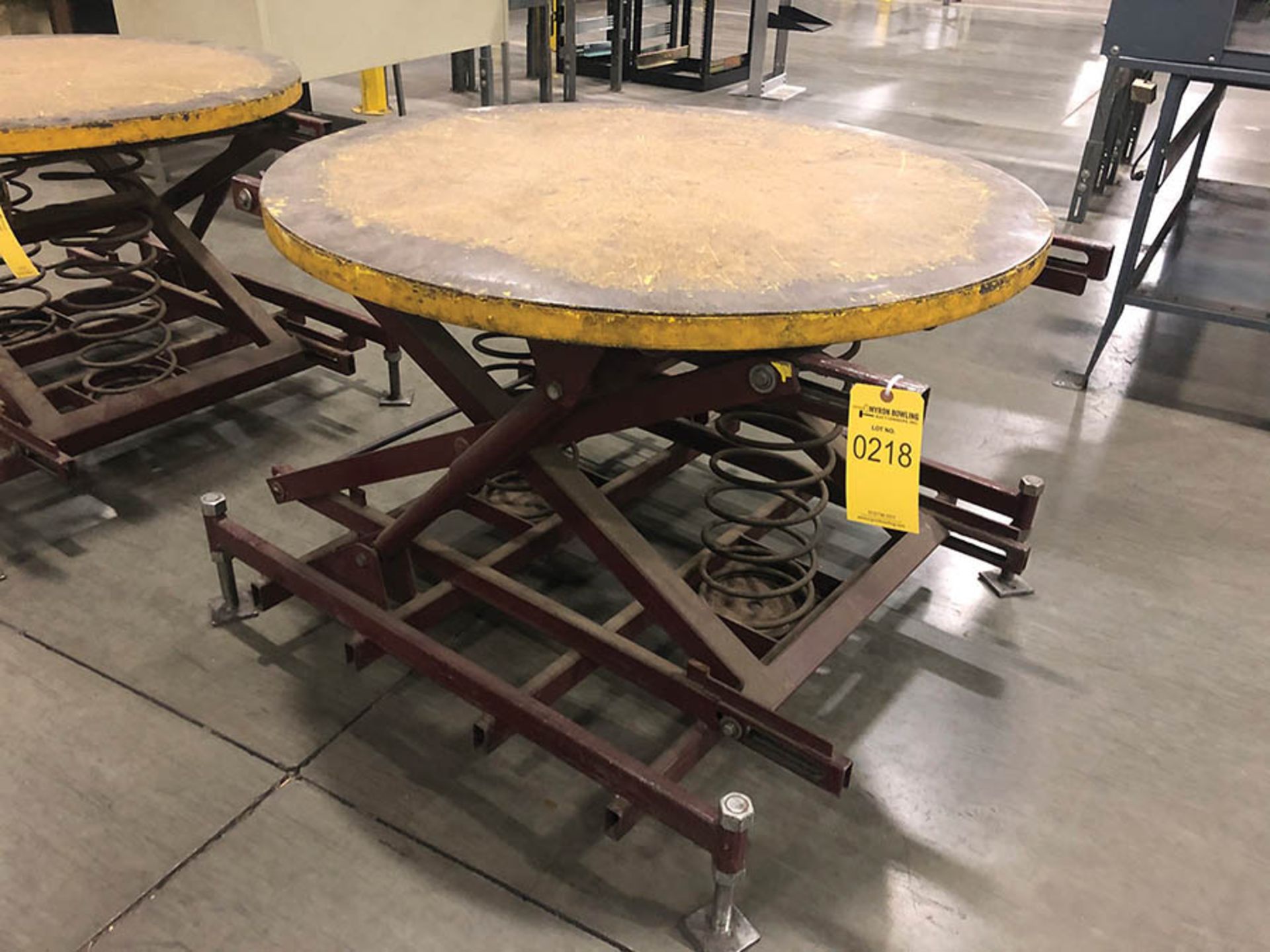 SCISSOR LIFT TABLE