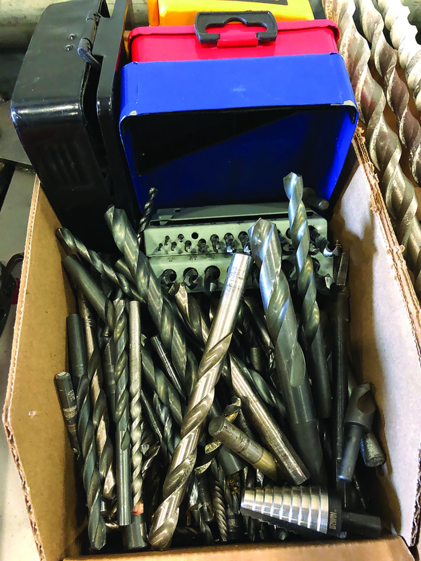 (LOT) ASSORTED DRILL BITS