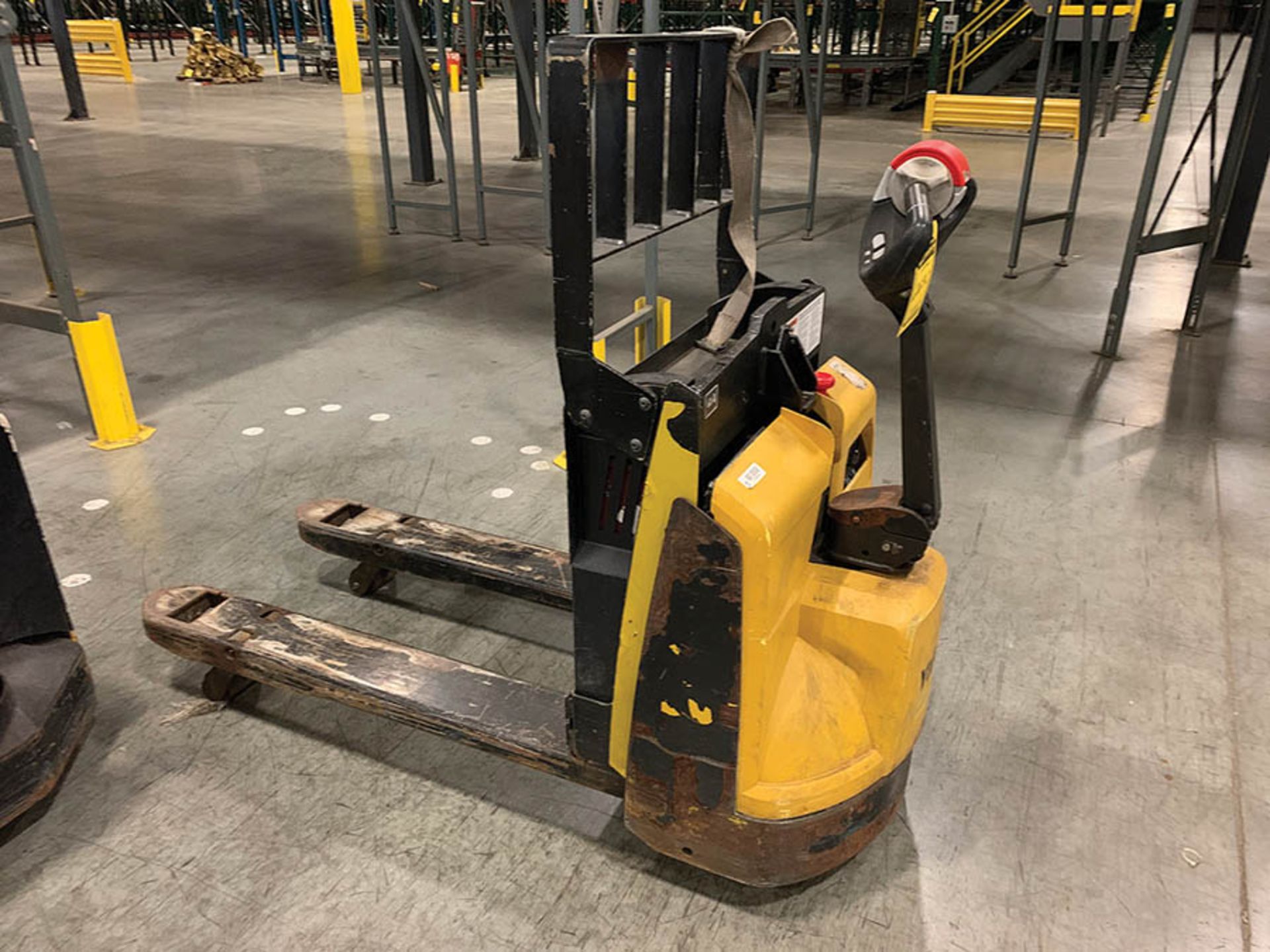 2016 YALE ELECTRIC PALLET JACK 4000 LB, MODEL MPB045VGN 240 2746, S/N 824508374P, 24 V, BATTERY TYP