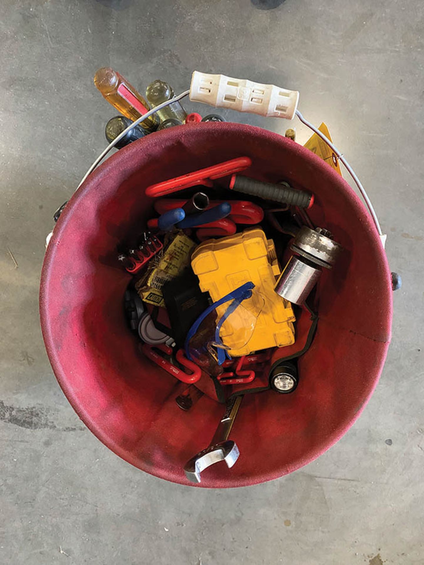 BUCKET OF ASSORTED HAND TOOLS