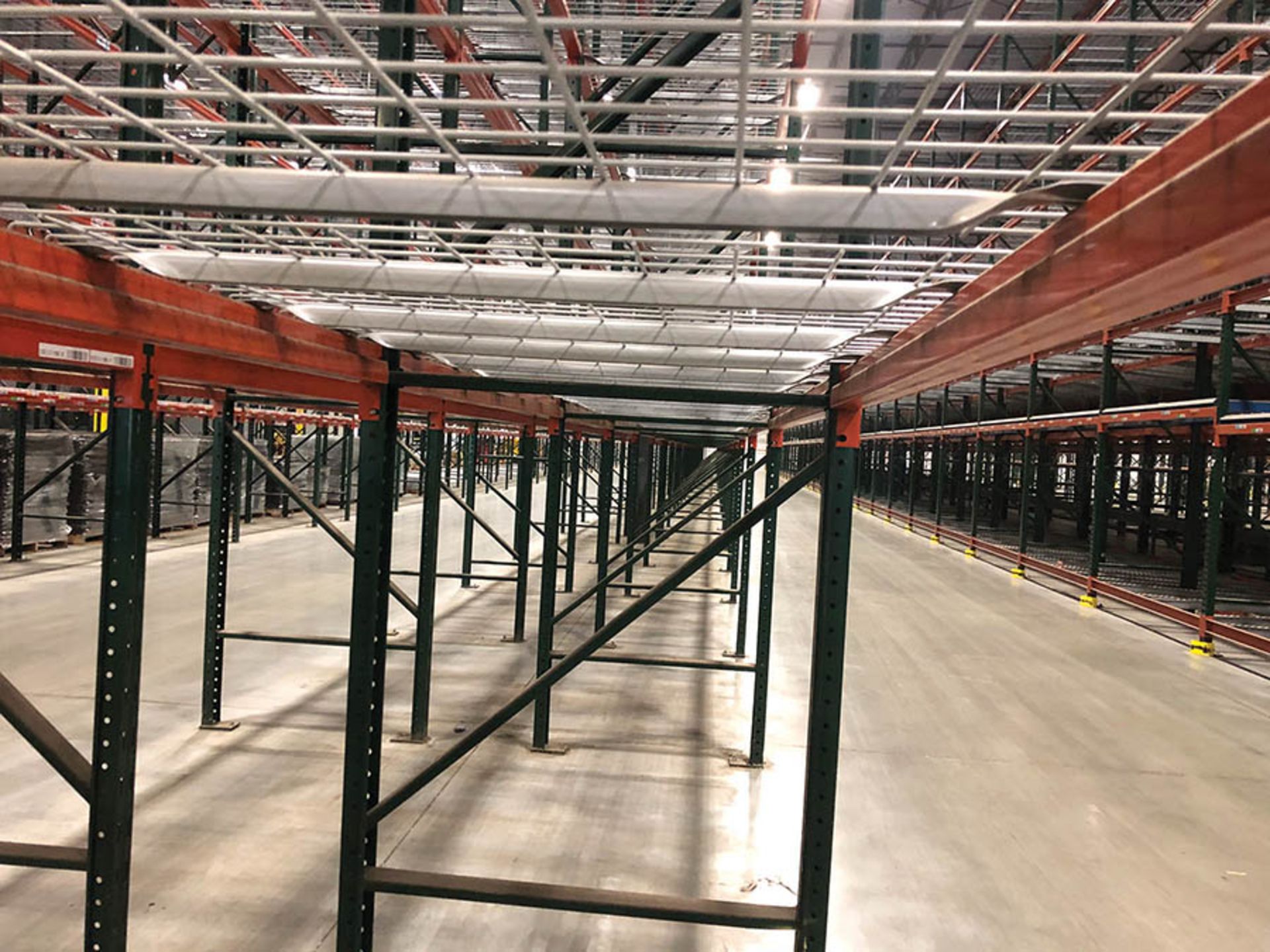 (31) BAYS/SECTIONS OF RIDG-U-RAK PALLET RACKING, CONSISTING OF (32) TOTAL UPRIGHTS- (2) UPRIGHTS ARE - Image 2 of 4