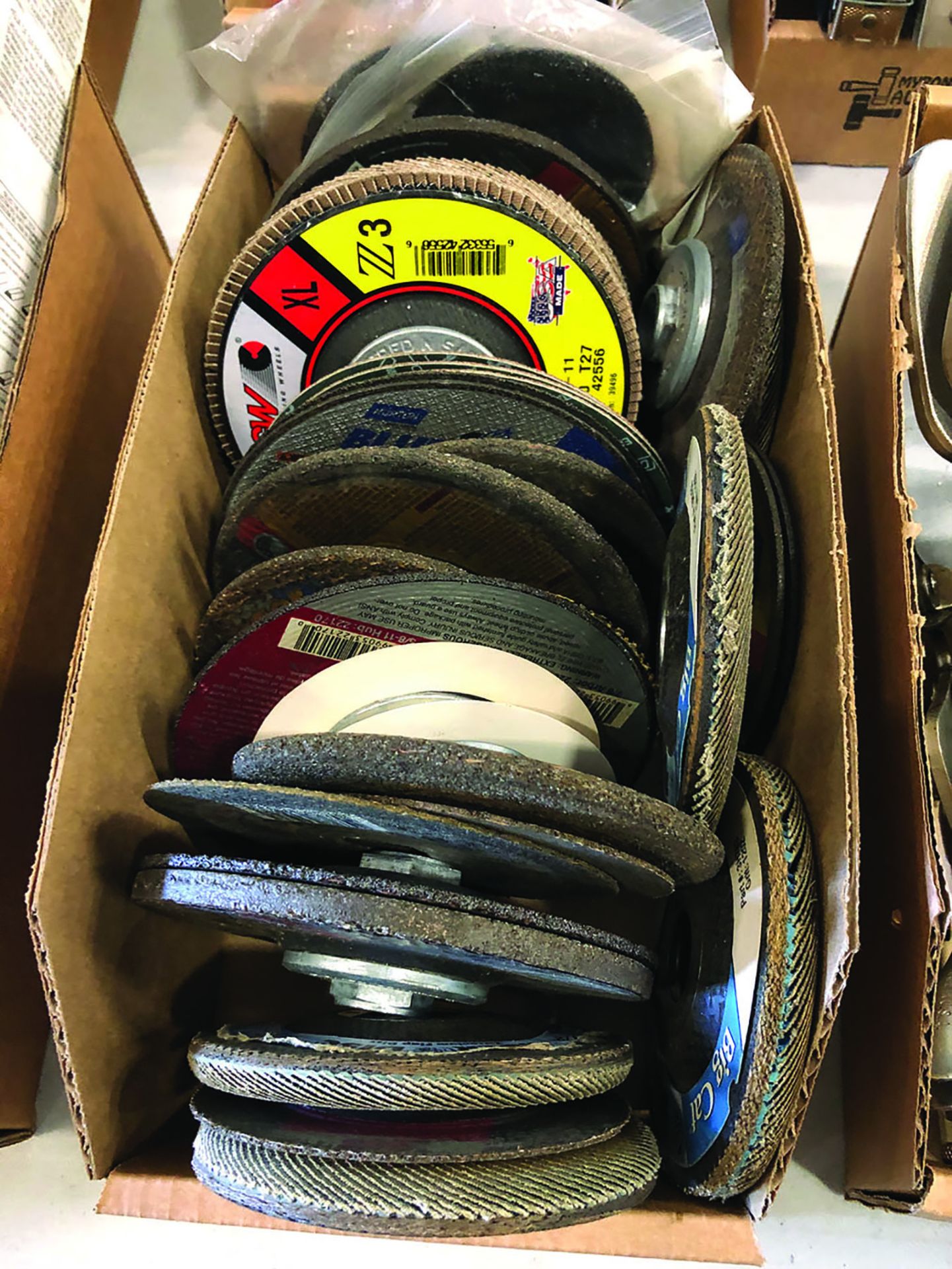 (LOT) ASSORTED GRINDING WHEELS