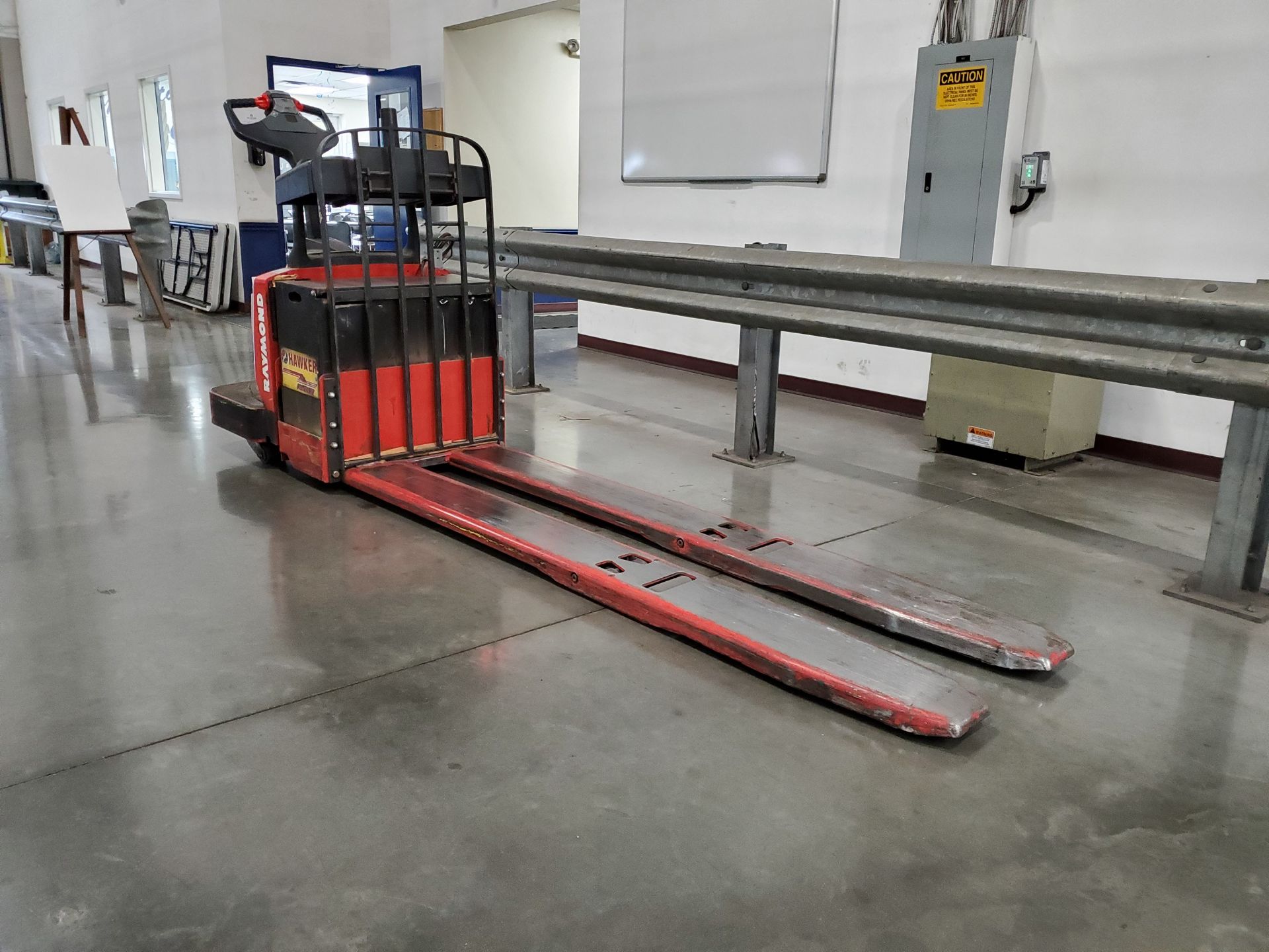 2007 RAYMOND WALKIE/RIDER PALLET TRUCK, 6,000 LB CAP, 24V, MODEL 8400, 6 HOUR RATING, 2733 HOURS - Image 7 of 7