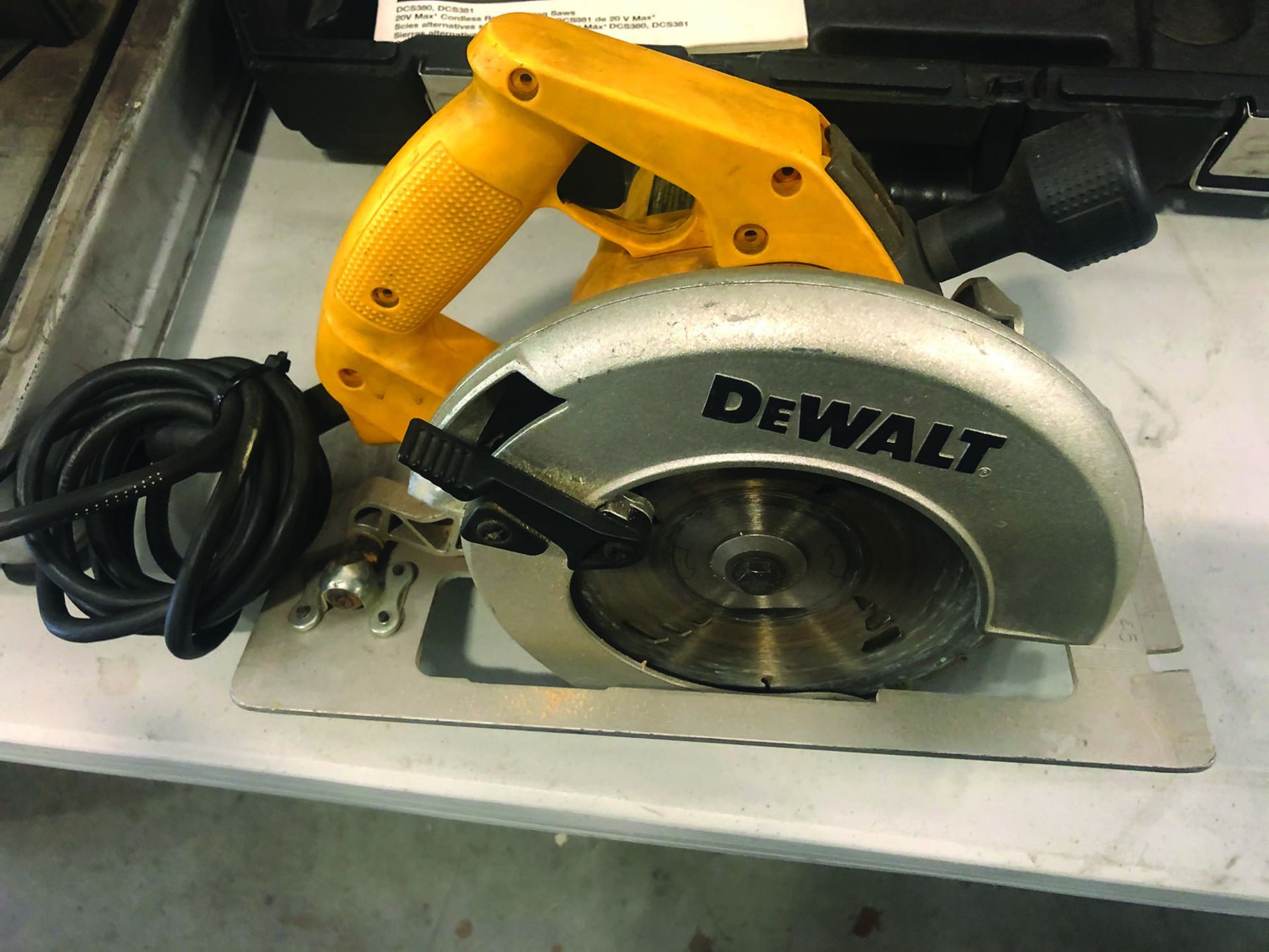 DEWALT DW364 CIRCULAR SAW 7 1/4'', S/N 51099, ELECTRIC