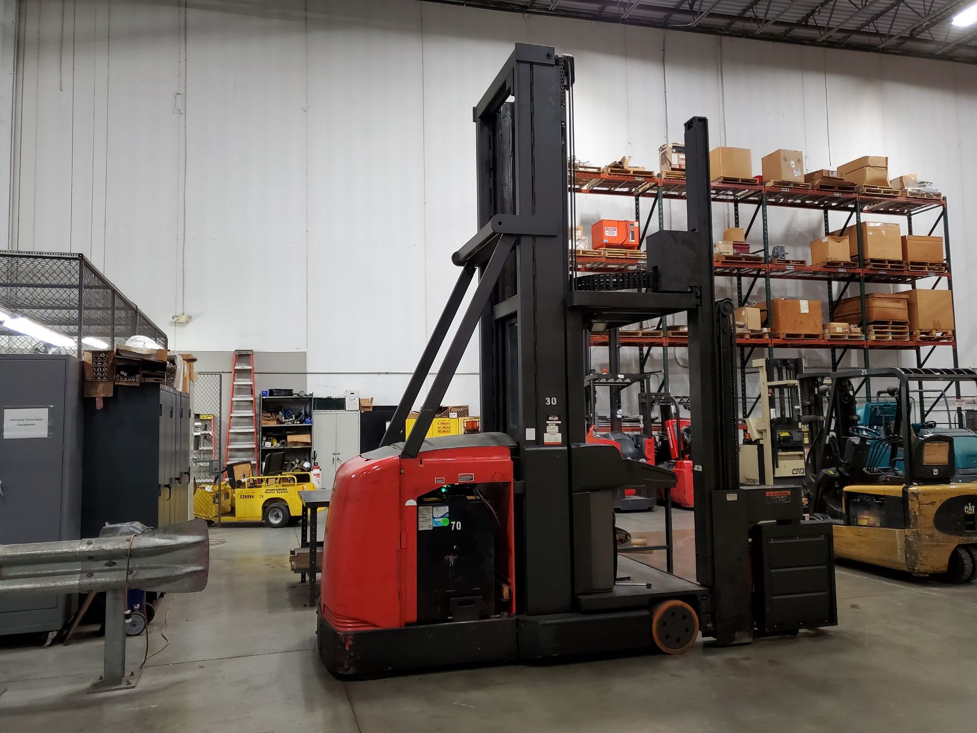 2006 RAYMOND ELECTRIC TURRET LIFT TRUCK, MODELS SA-CSR30T, SN SA-06-05171, 166" MAST, 48V, 3,000 L - Image 8 of 13