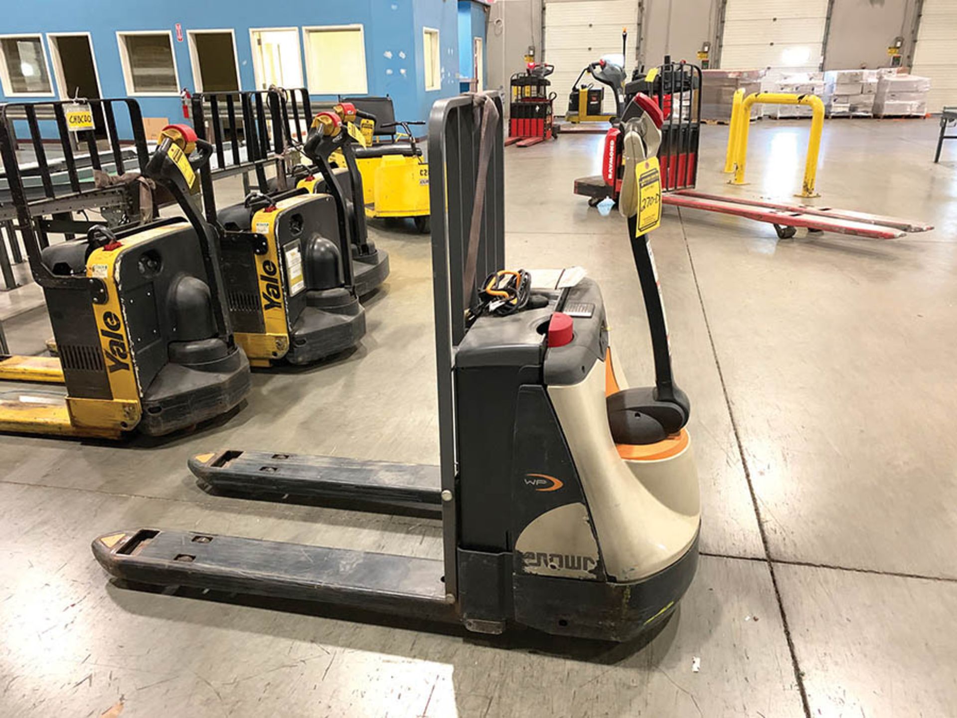 2018 CROWN ELECTRIC PALLET JACK 4500 LB , MODEL NUMBER WP3035 - 45, S/N 10094546, 24 V, BATTERY TYP