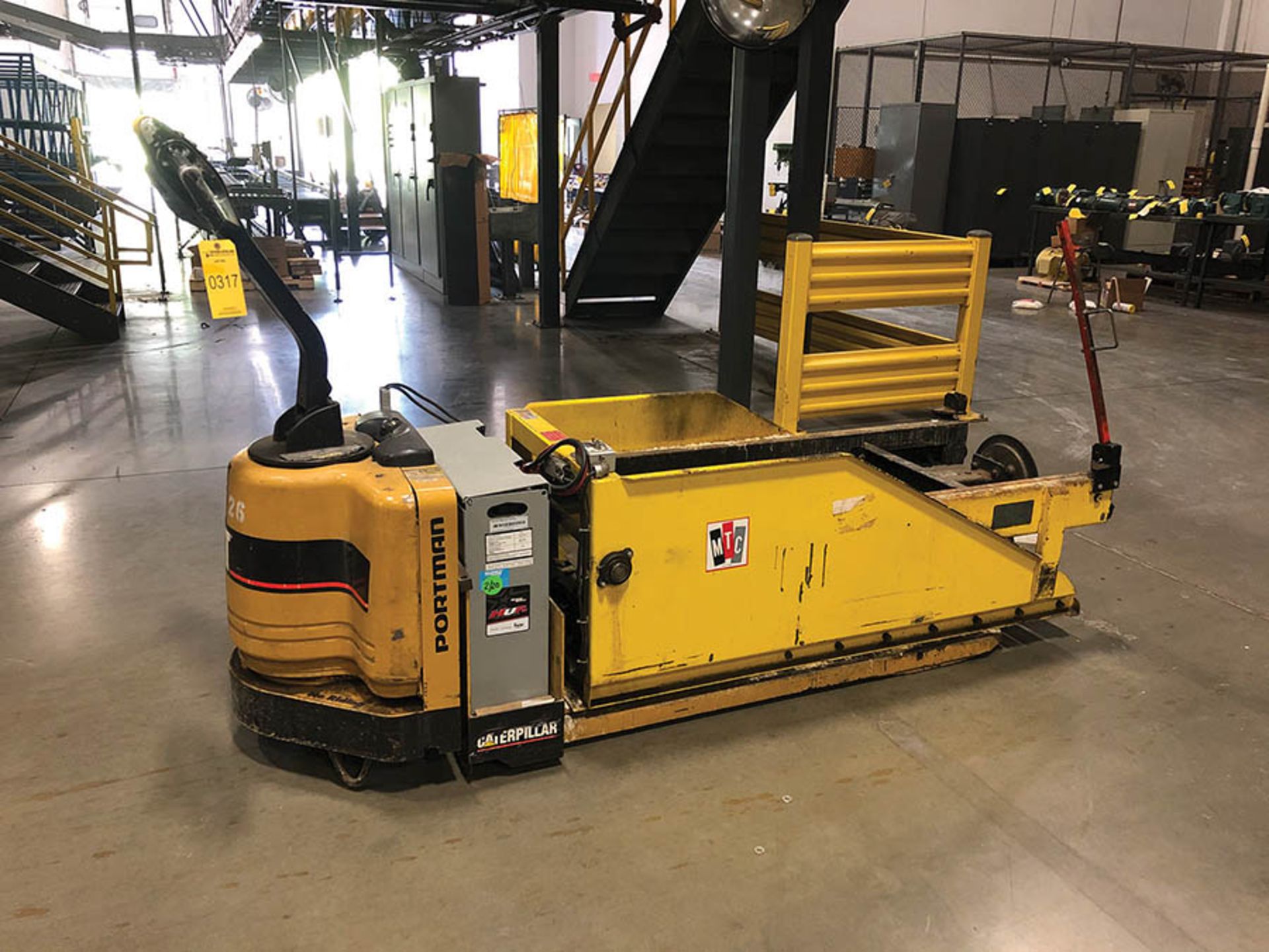 CATERPILLAR ELECTRIC PALLET TRUCK MTC BATTERY POWER TRANSFER SYSTEM, MODEL NPP60, 24V, 6,000 LB CAP. - Image 2 of 7