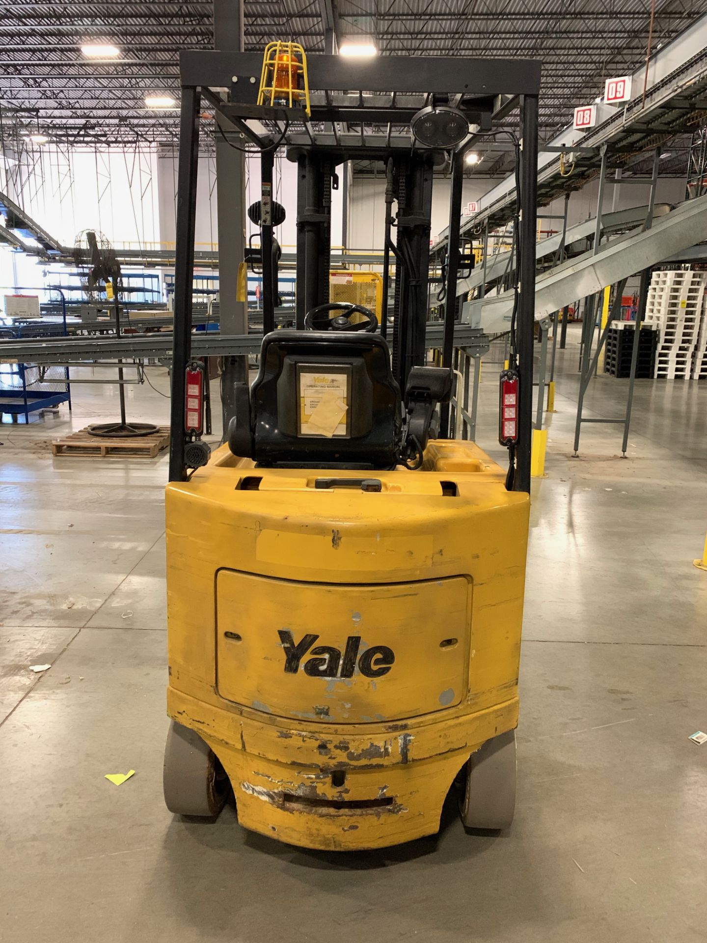 2007 YALE 5,000 LB FORKLIFT MODEL ERC050GHN3STE094, S/N-A908N073004E, TILT SIDE SHIFT, SOLID TIRES, - Image 2 of 7