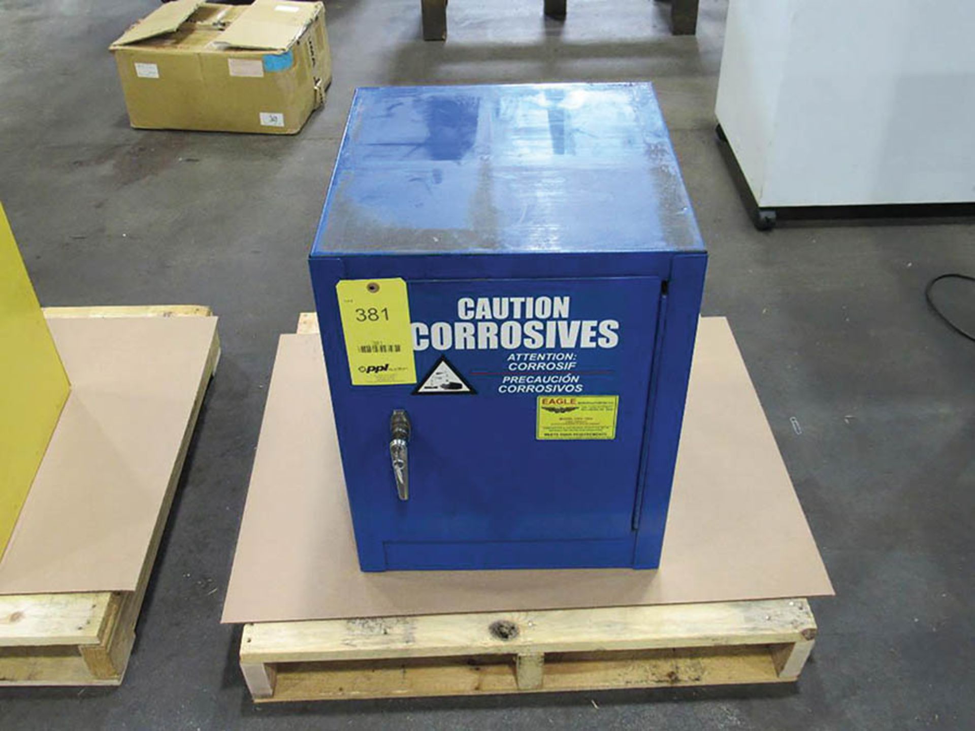 4-GAL. CORROSIVE STORAGE CABINET