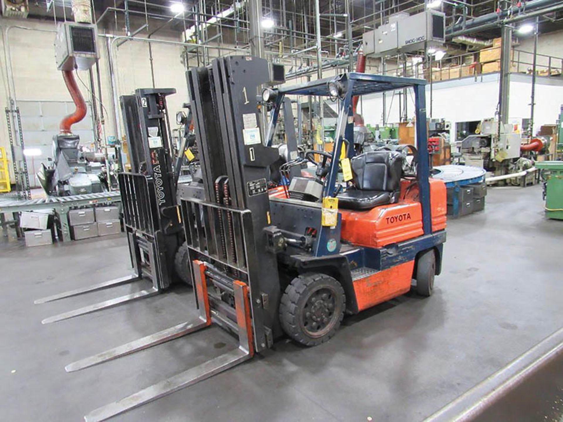 TOYOTA 2,650-LB. LP FORKLIFT MODEL 5FGC25, S/N 14156, SOLID TIRES, OVERHEAD GUARD, 240'' LIFT, 3-