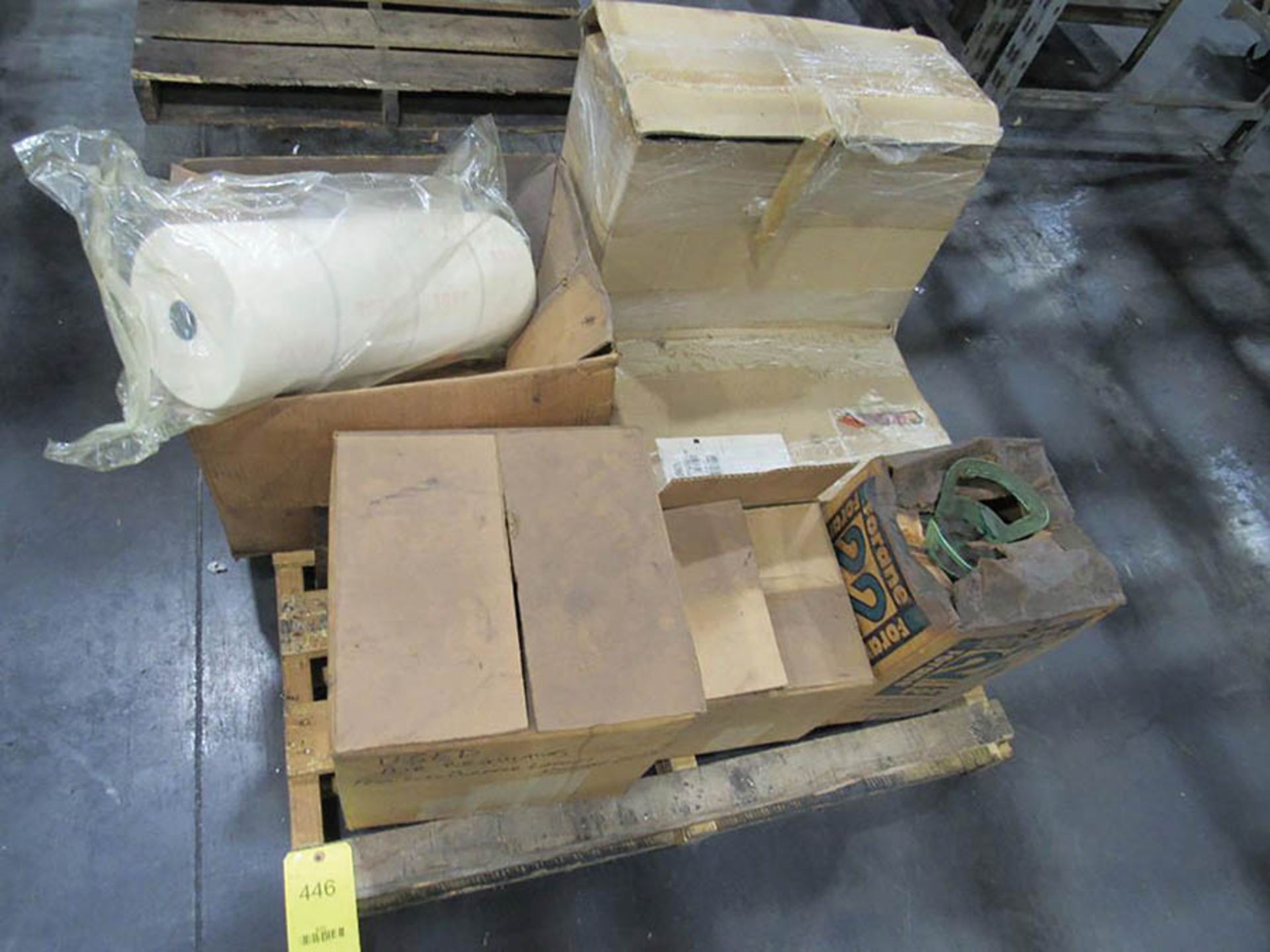 PALLET OF FILTERS AND FORKLIFT SEAT