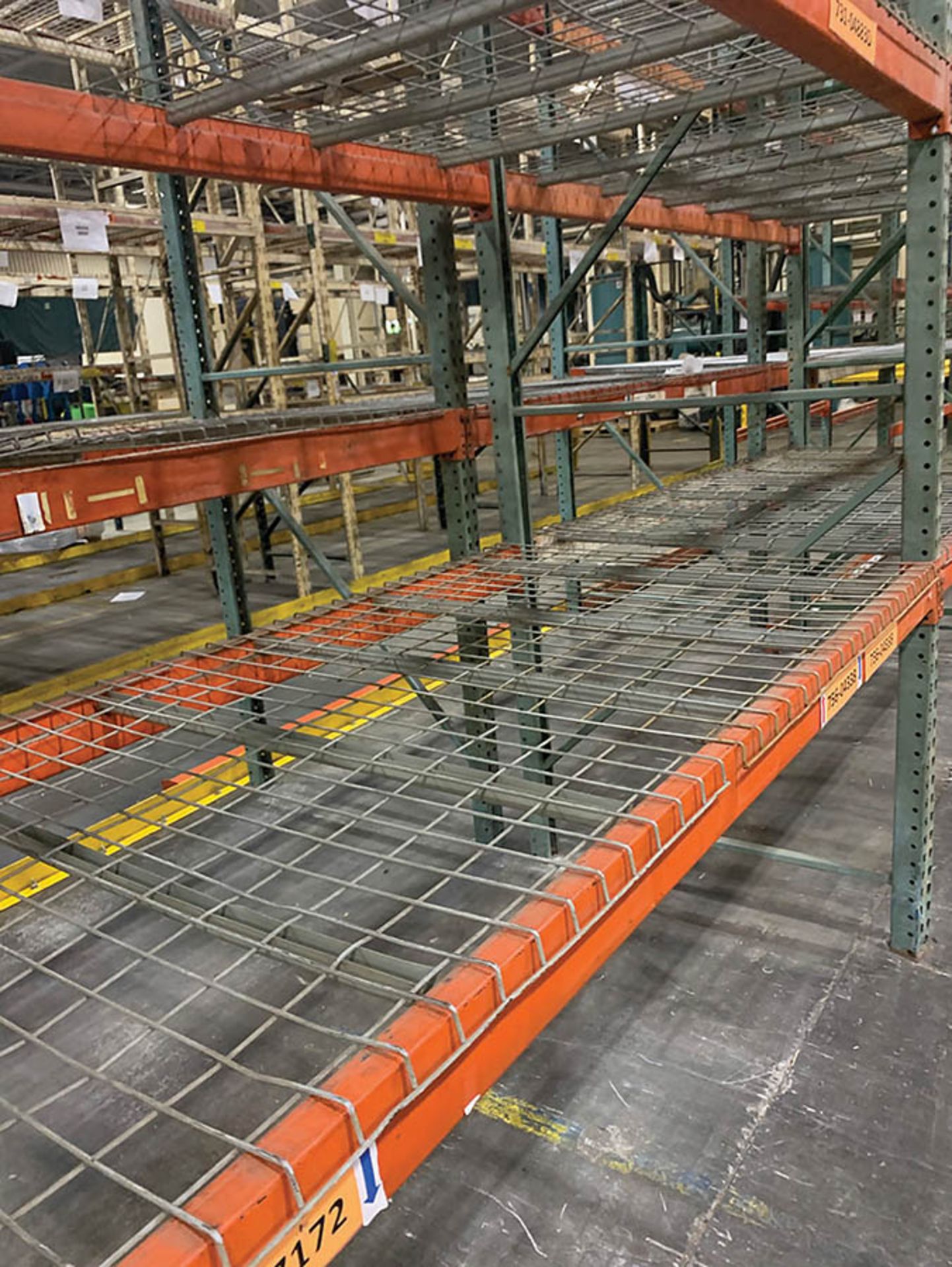 (23) SECTIONS OF 18' X 44'' X 96'' TEARDROP STYLE PALLET RACKING, (184) 4'' X 96'' HORIZONTALS, WIRE - Image 3 of 5