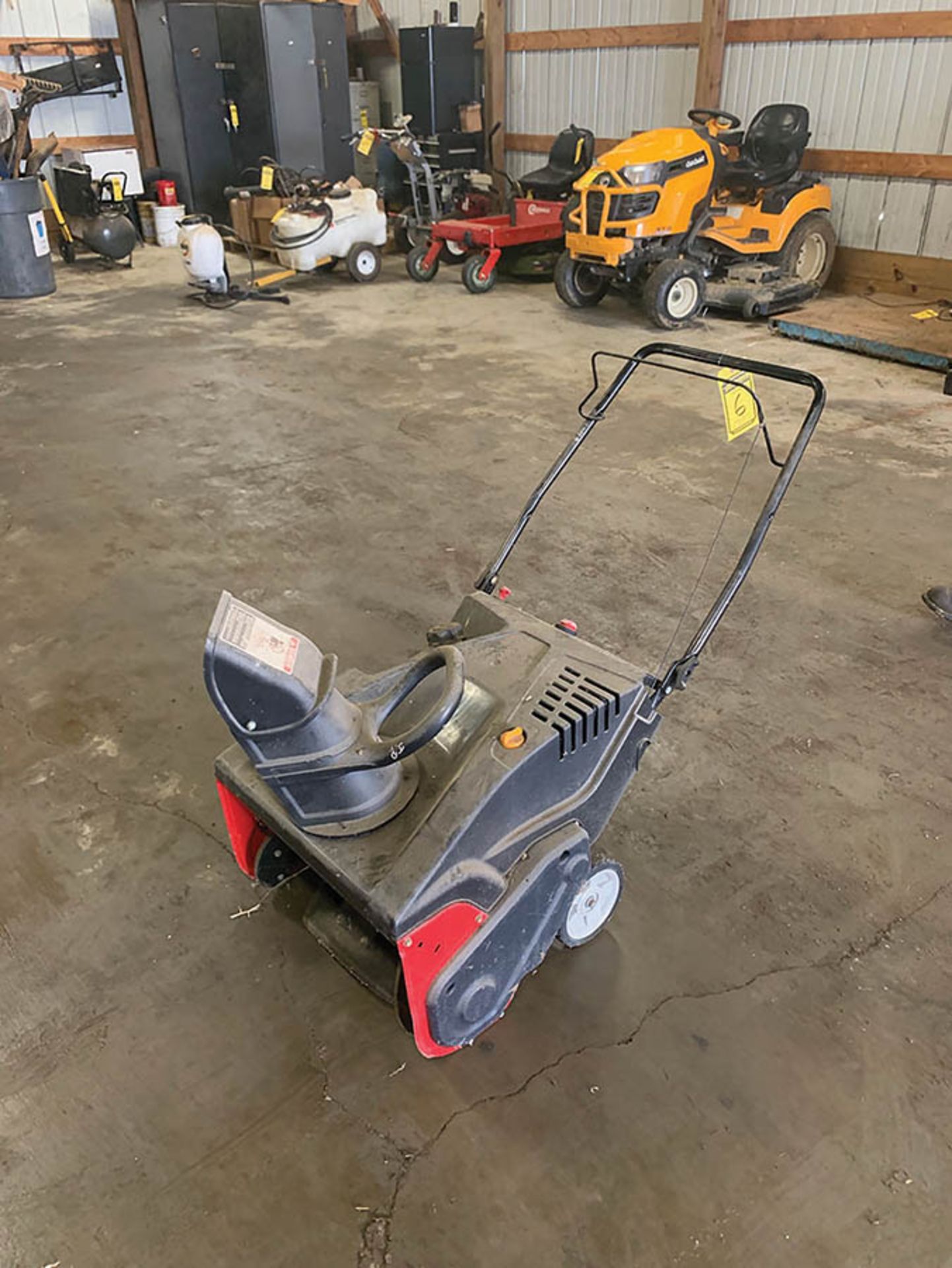 YARD MACHINE SNOW BLOWER, 21'' PULL START